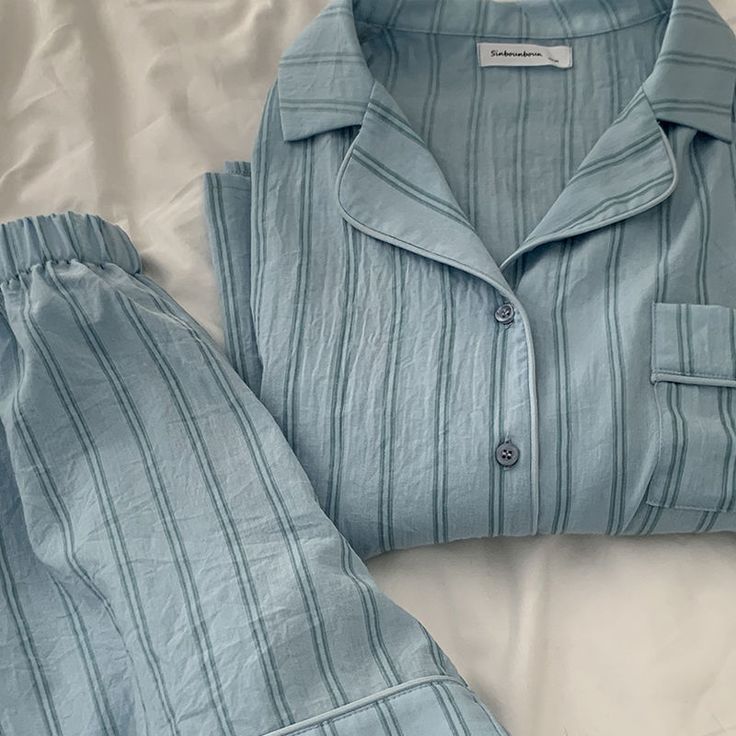 Vải cotton mịn màng, thấm hút mồ hôi tốt, lý tưởng cho pijama mùa hè.
