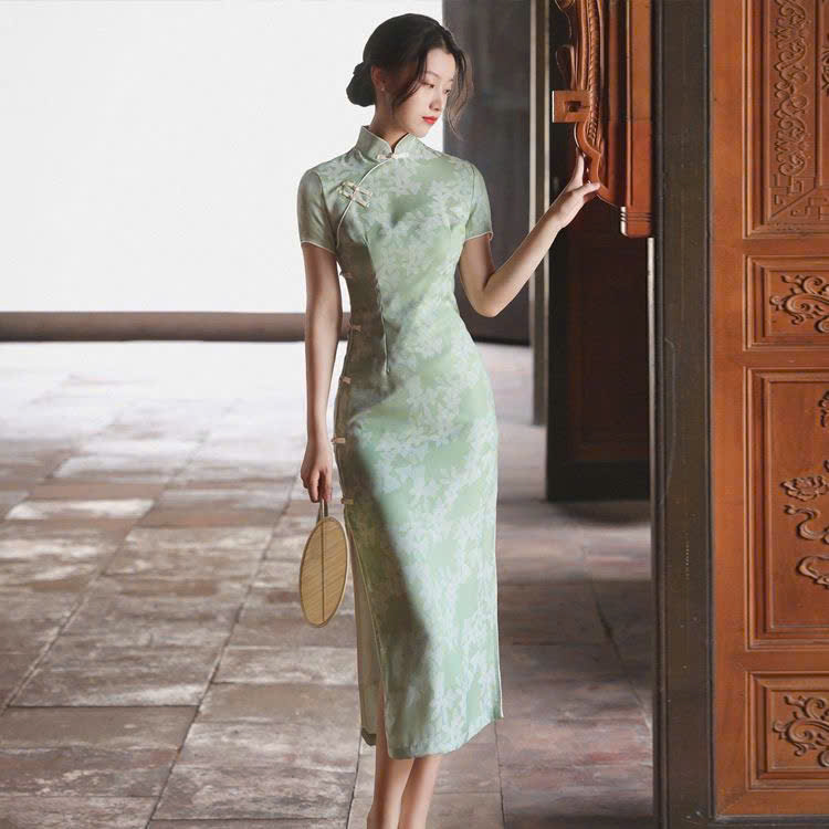Vải gấm lụa có phù hợp để may sườn xám không?