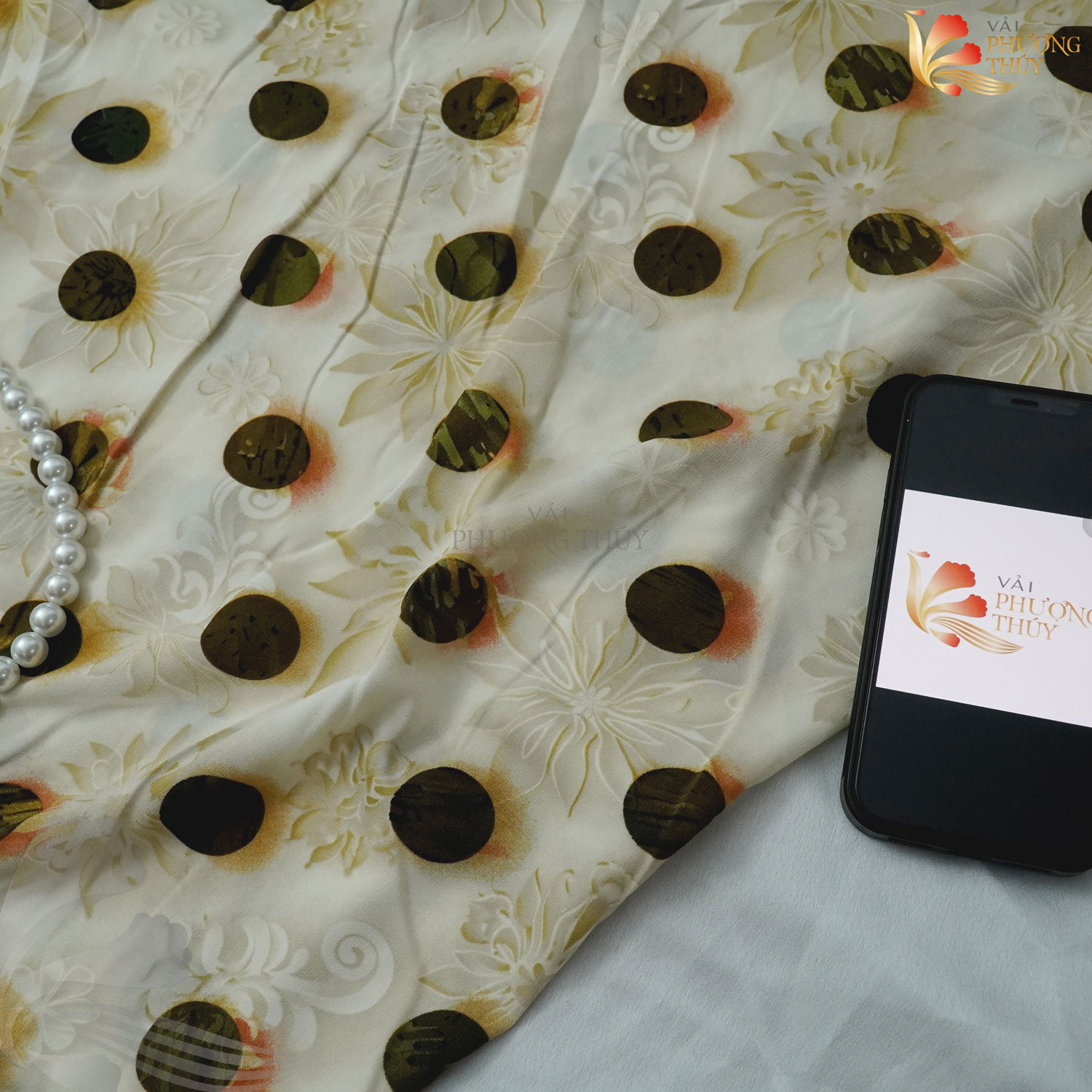 lụa Mango là chất liệu lý tưởng để may áo sơ mi, chân váy, đầm liền công sở