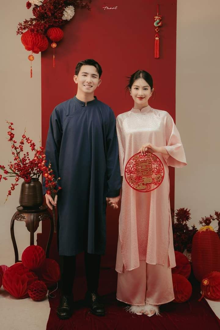 Mẫu áo dài truyền thống mặc dịp tết dành cho cặp đôi