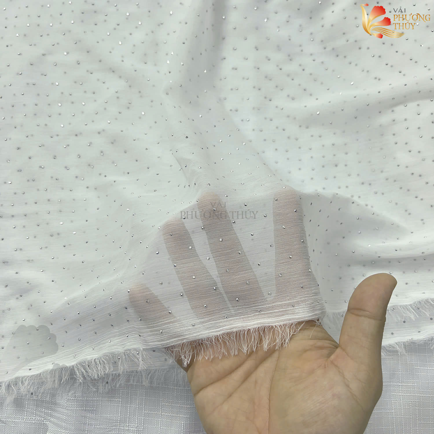 Vải voan đính đá Phượng Thúy 