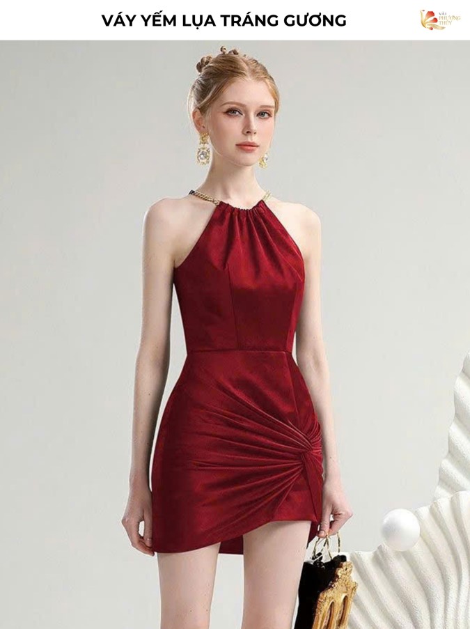 Váy cổ yếm lụa tráng gương Valentino