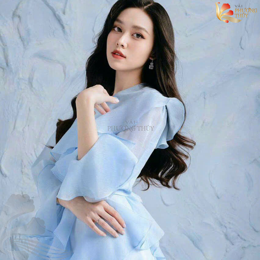 Mẫu váy dành cho nữ may từ vải tơ nến