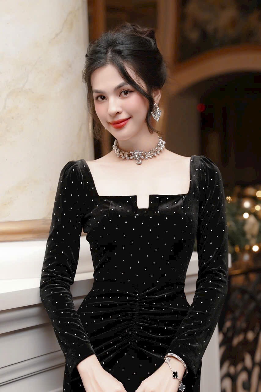 Mẫu đầm may từ vải nhung 7 biên Phượng Thúy