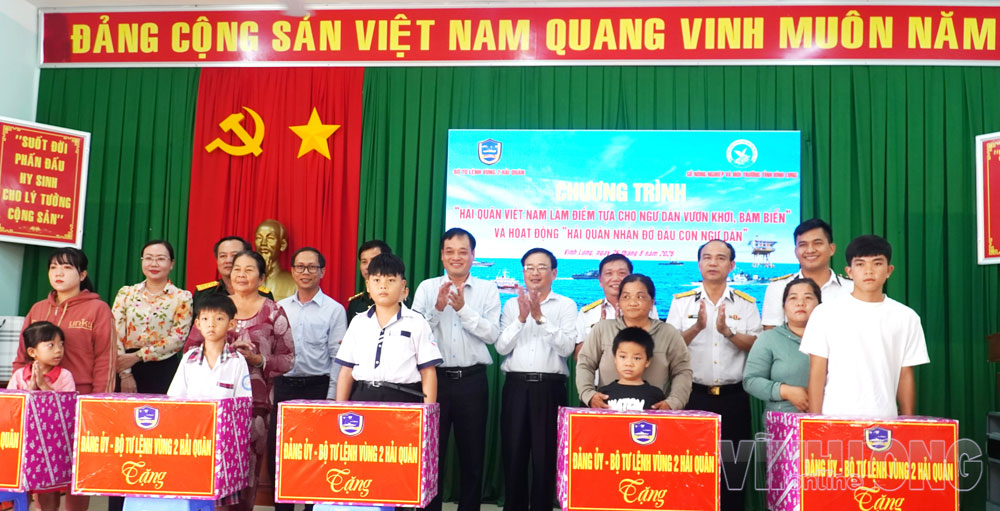 Điểm tựa vững chắc cho ngư dân vươn khơi, bám biển