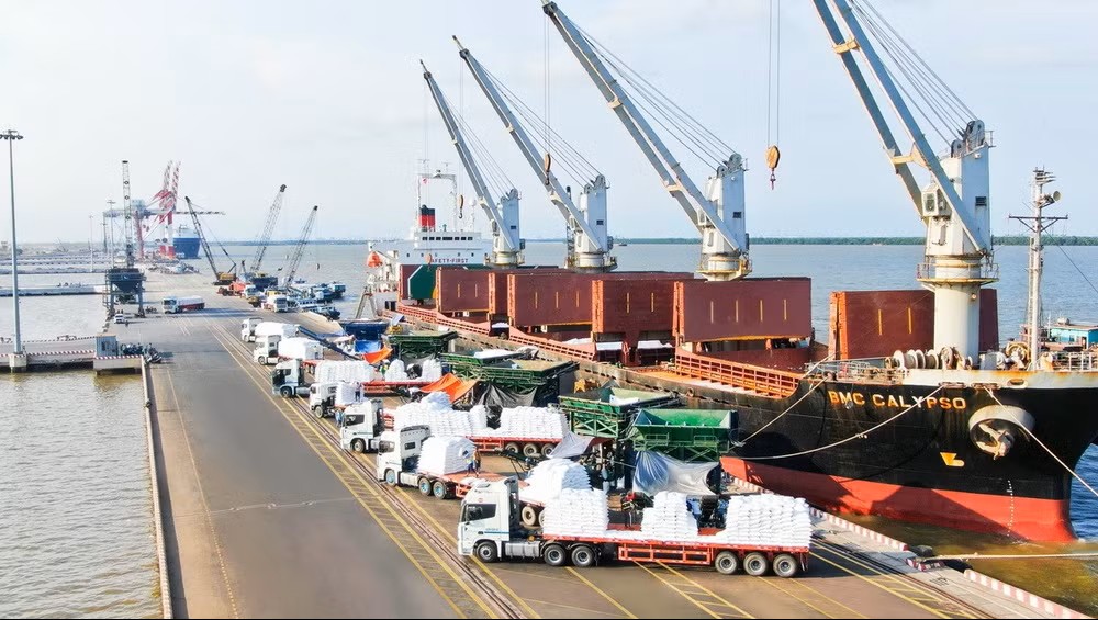 Giải quyết xung đột giữa phát triển kinh tế và bảo vệ môi trường biển