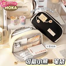 Bóp viết vải Moka Cheese bear 2 dây kéo có quai cầm chân tòn ten