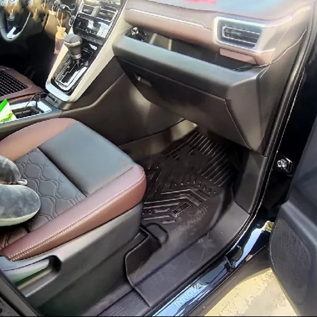 Thảm lót sàn ô tô Toyota Innova Cross 2023-2024 đúc nguyên khối TPE tràn viền bậc cửa cao cấp