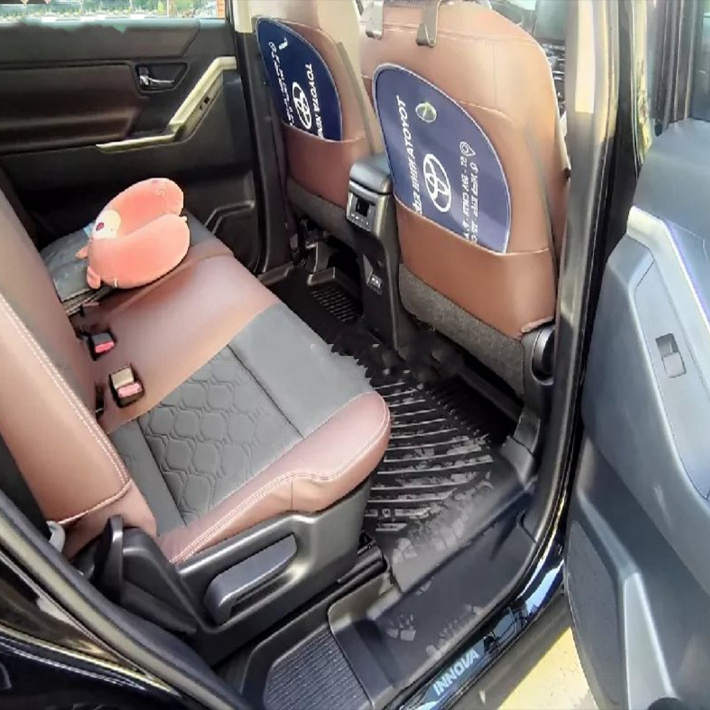 Thảm lót sàn ô tô Toyota Innova Cross 2023-2024 đúc nguyên khối TPE tràn viền bậc cửa cao cấp