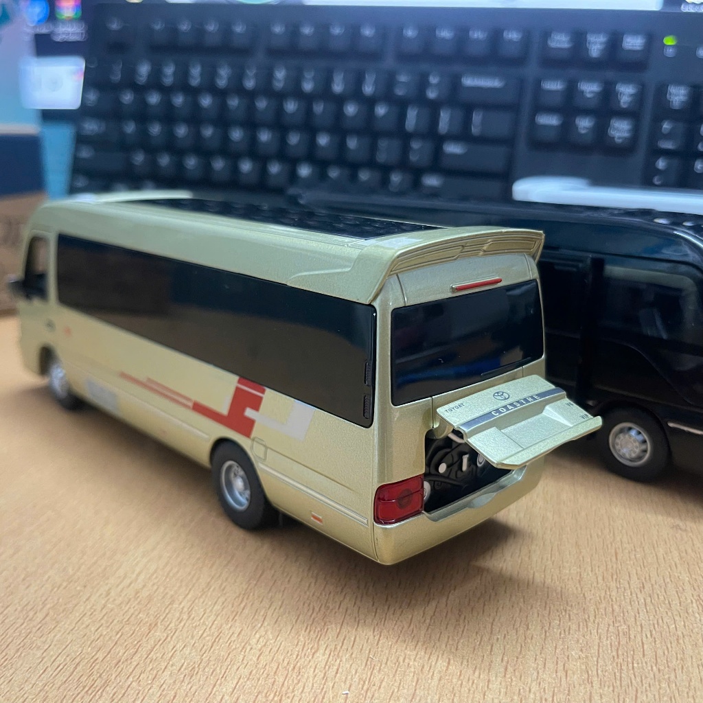 Mô hình xe bus Toyota Coaster KAVY tỉ lệ 1:32 có đèn và âm thanh bằng hợp kim chạy cót