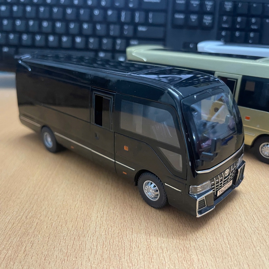 Mô hình xe bus Toyota Coaster KAVY tỉ lệ 1:32 có đèn và âm thanh bằng hợp kim chạy cót