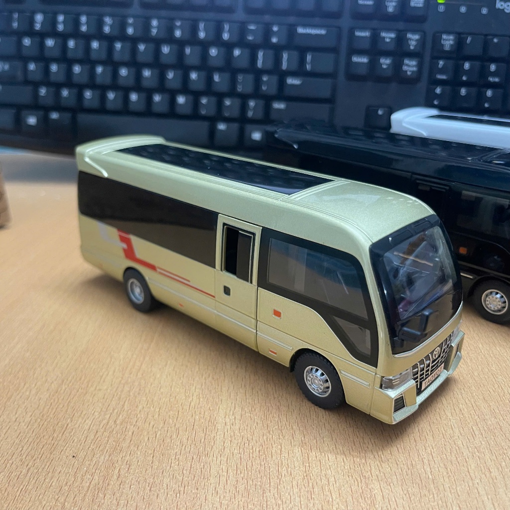 Mô hình xe bus Toyota Coaster KAVY tỉ lệ 1:32 có đèn và âm thanh bằng hợp kim chạy cót