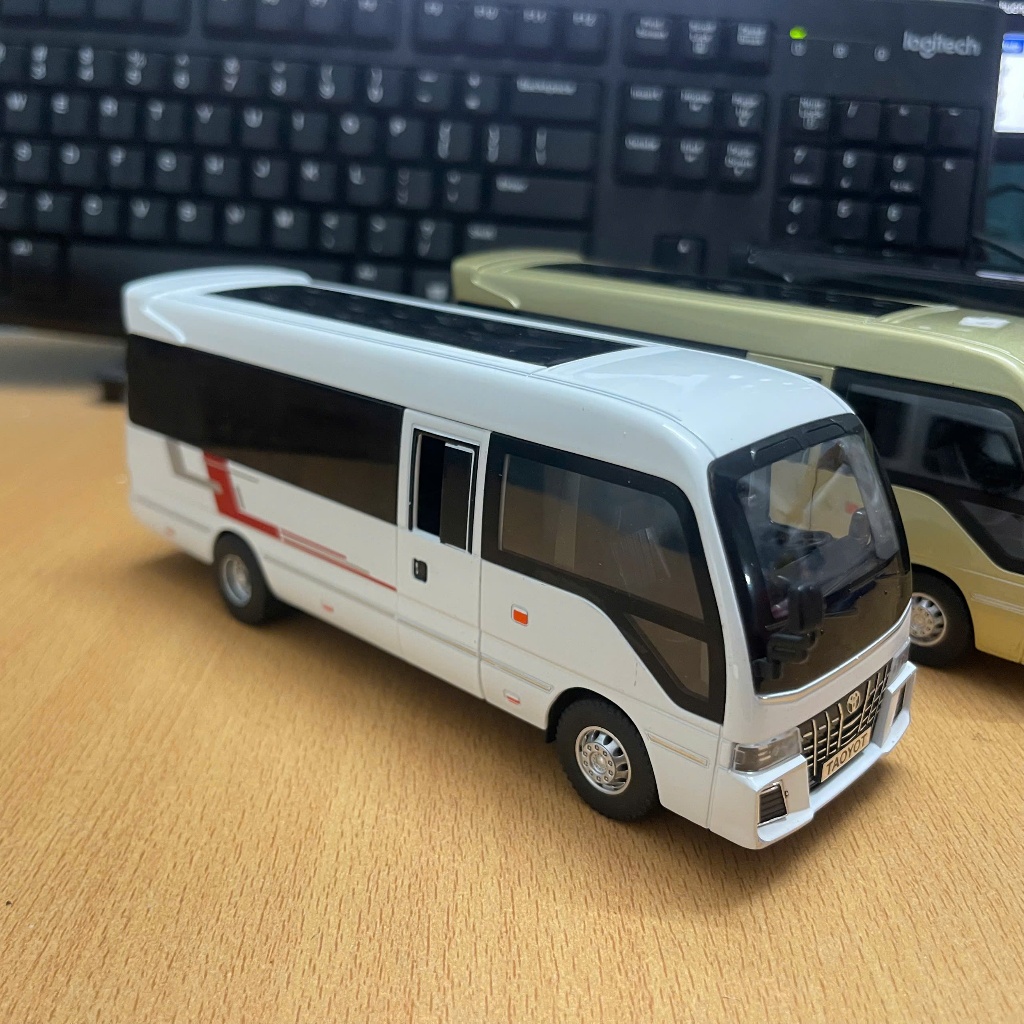 Mô hình xe bus Toyota Coaster KAVY tỉ lệ 1:32 có đèn và âm thanh bằng hợp kim chạy cót