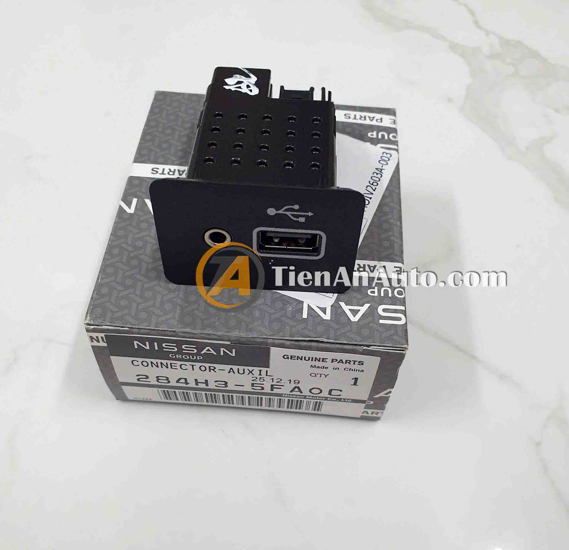 Ổ Cắm USB Nissan Juke, Kicks, Navara, Almera – Mã 284H3-5FA0C | Phụ Tùng Ô Tô Tiến An