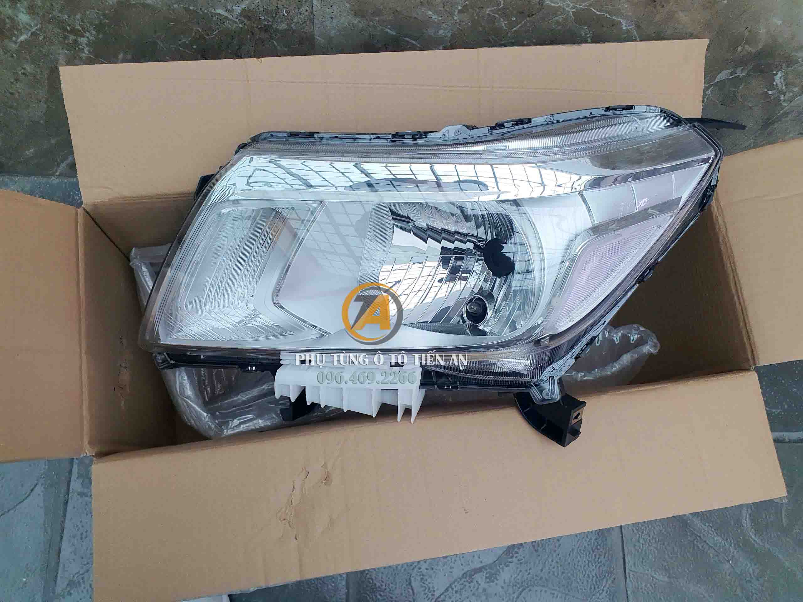 Đèn Pha Nissan Navara NP300 EL 26060-4KD0B, 26010-4KD0B | Phụ Tùng Ô Tô Tiến An