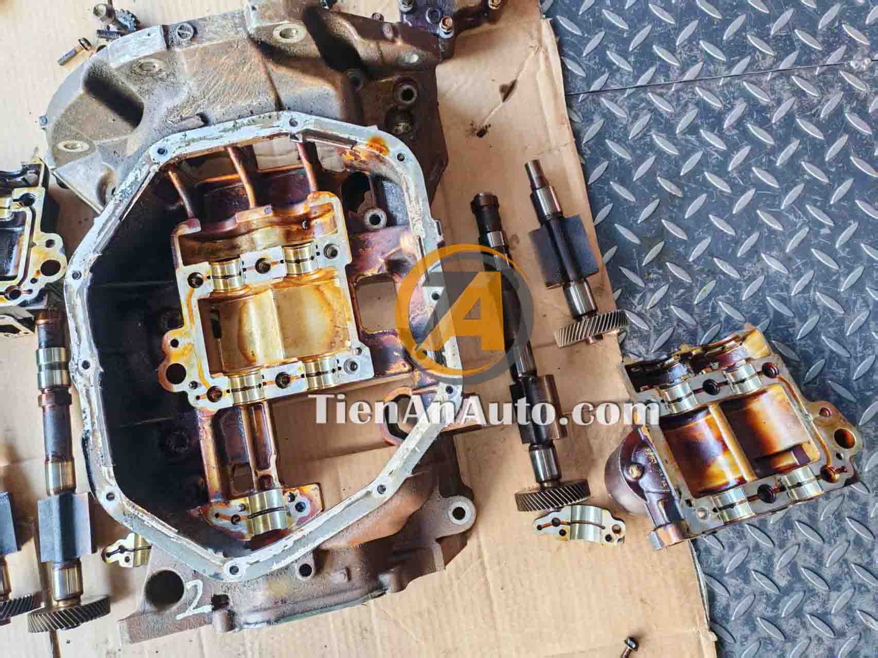 Thớt Dưới Động Cơ (Bơm đối trọng)  Nissan Teana 2.0 – Mã 11110-EN20C | Phụ Tùng Ô Tô Tiến An