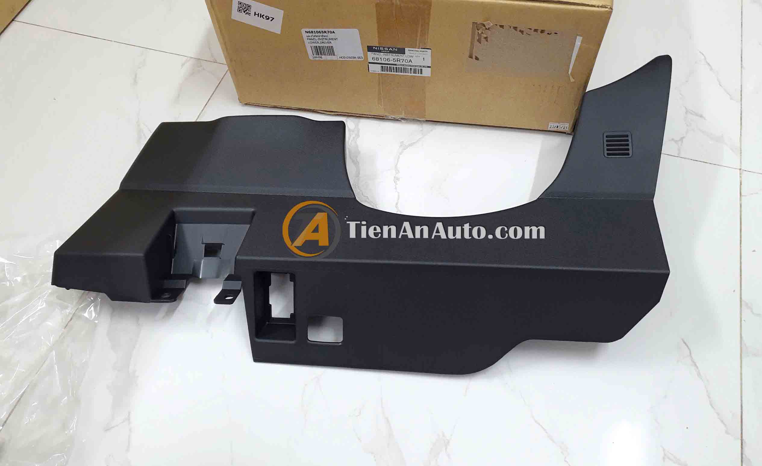 Ốp Nhựa Táp Lô Nissan Kicks – Mã 68106-5R70A | Phụ Tùng Ô Tô Tiến An