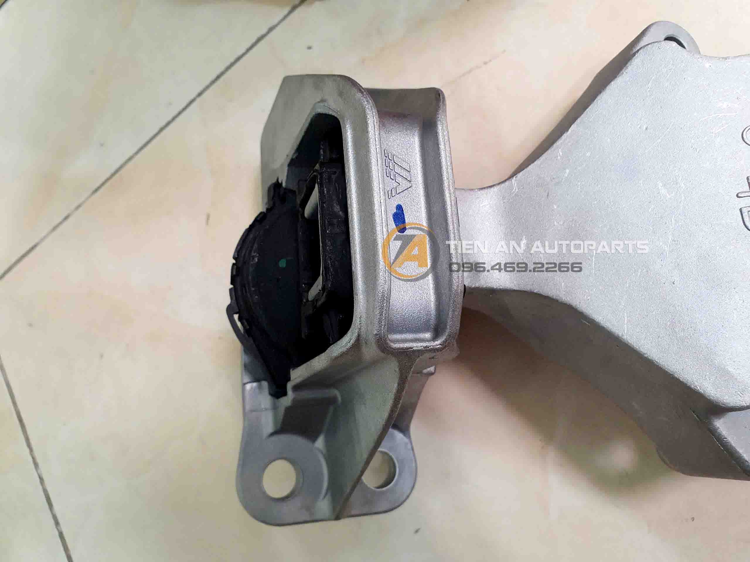 Chân Đầu Máy Nissan Almera 11210-5EK0B | Cao Su Chân Máy Chính Hãng | Phụ Tùng Ô Tô Tiến An