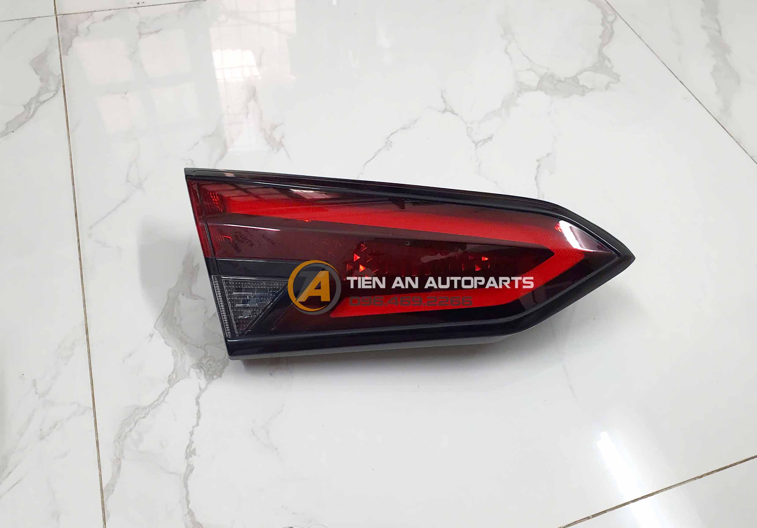 Đèn Hậu Cốp Nissan Almera 26545-5EK0A, 26540-5EK0A | Phụ Tùng Ô Tô Tiến An