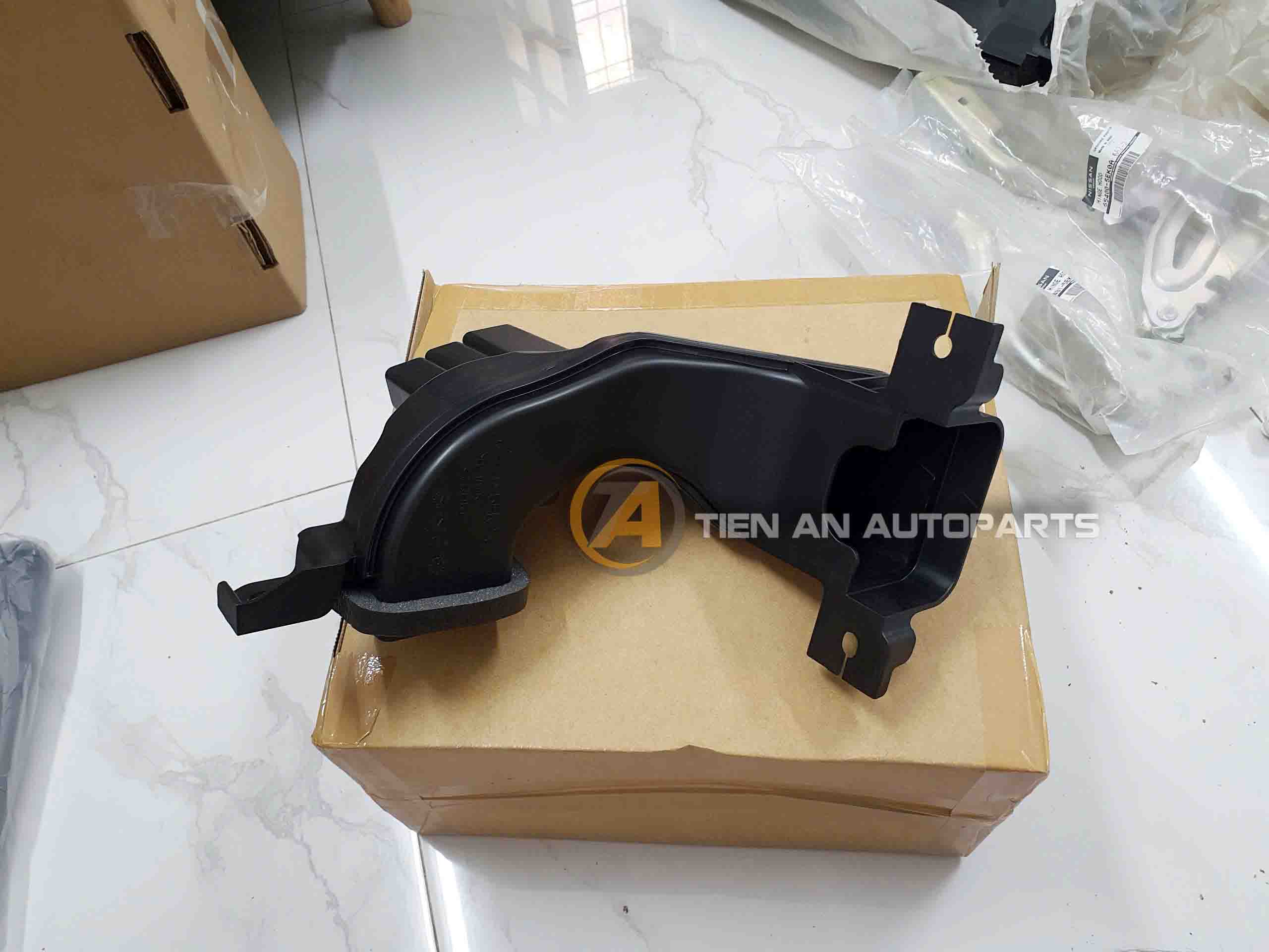 Ống Nối Vào Bầu Lọc Gió Nissan Almera 2021–2024 – Mã 16554-5EK0B | Phụ Tùng Ô Tô Tiến An