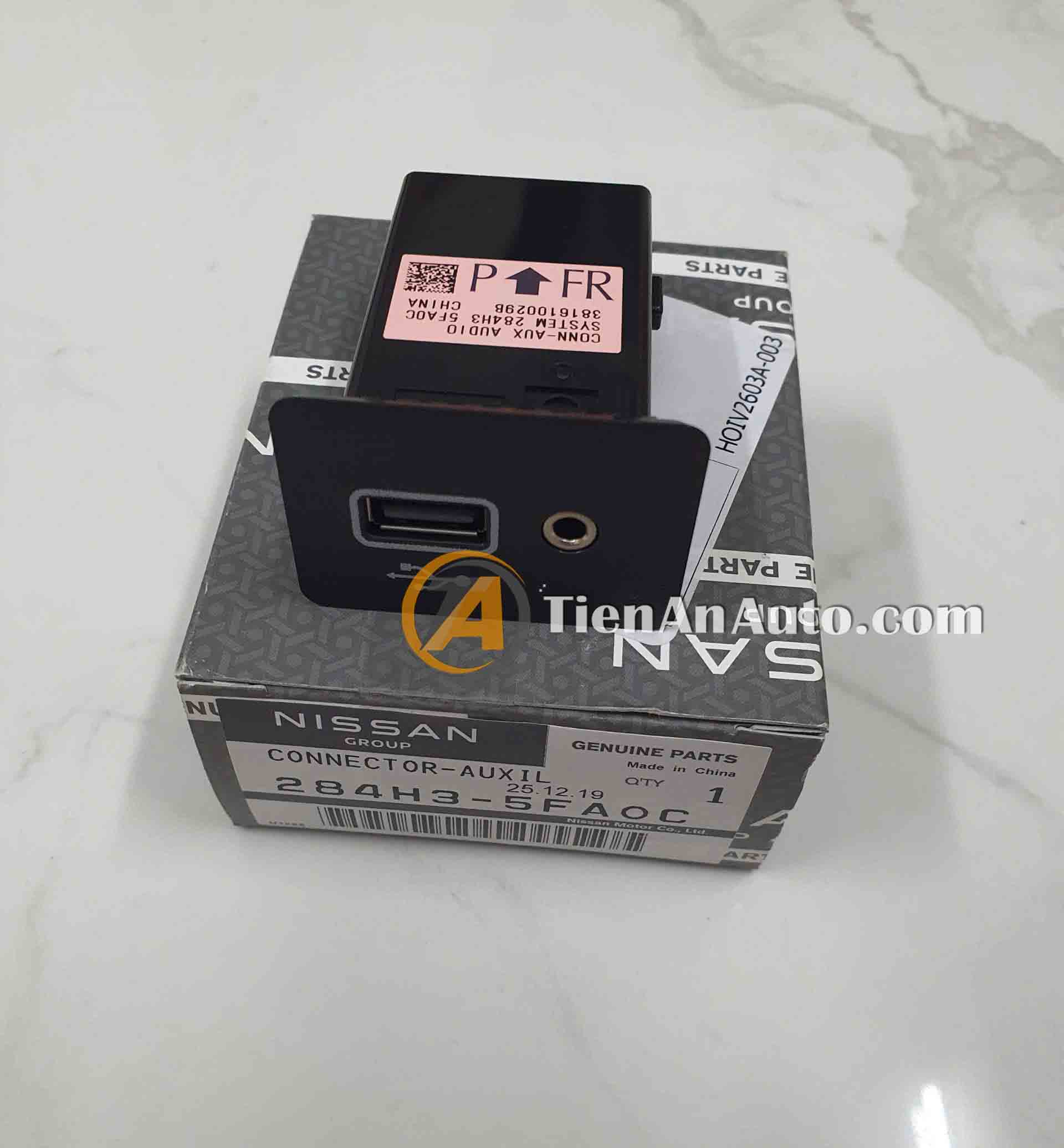 Ổ Cắm USB Nissan Juke, Kicks, Navara, Almera – Mã 284H3-5FA0C | Phụ Tùng Ô Tô Tiến An