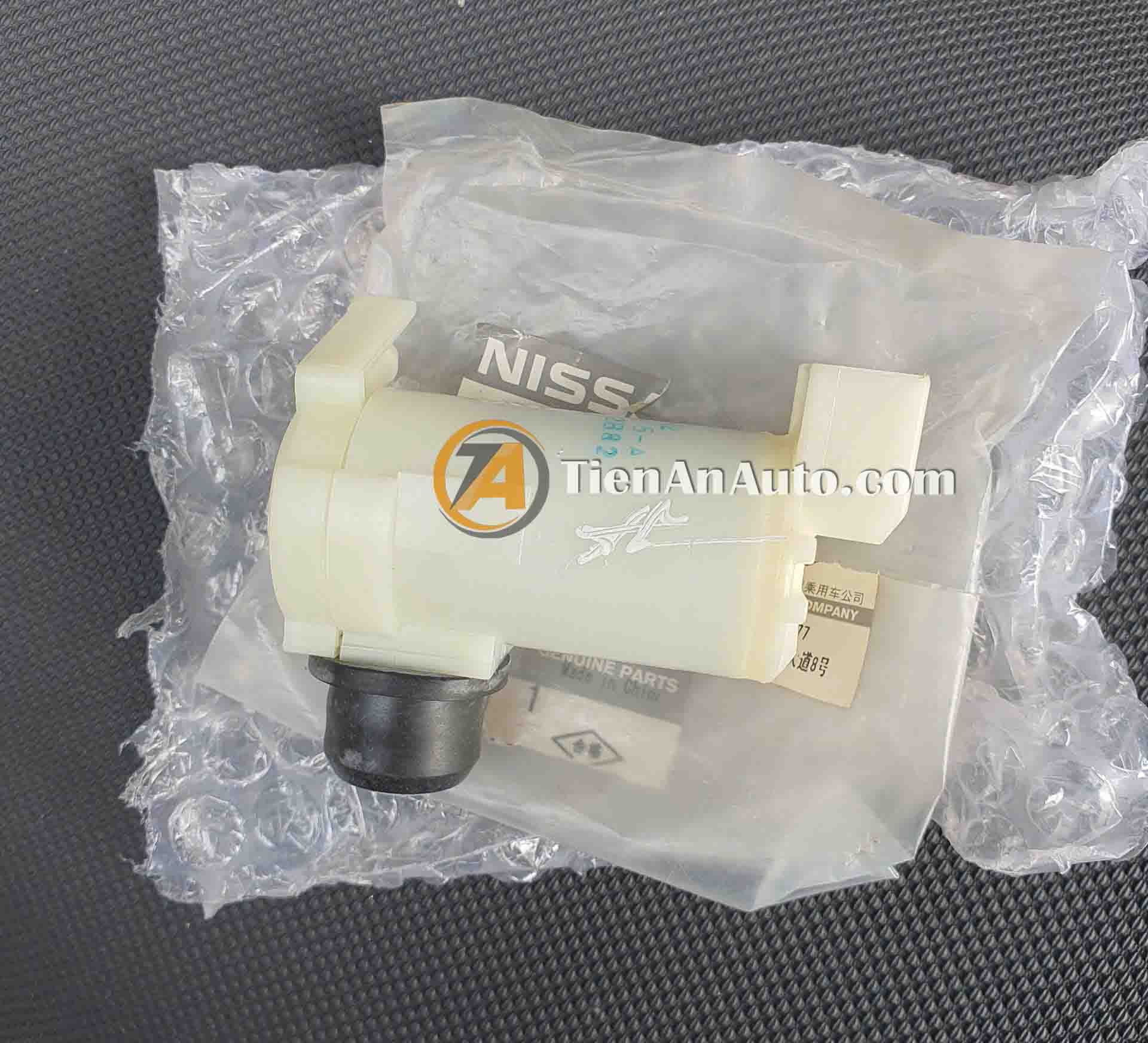 Mô Tơ Bơm Nước Rửa Kính Nissan Navara 2006–2014 – Mã 28920-50Y00 | Phụ Tùng Ô Tô Tiến An