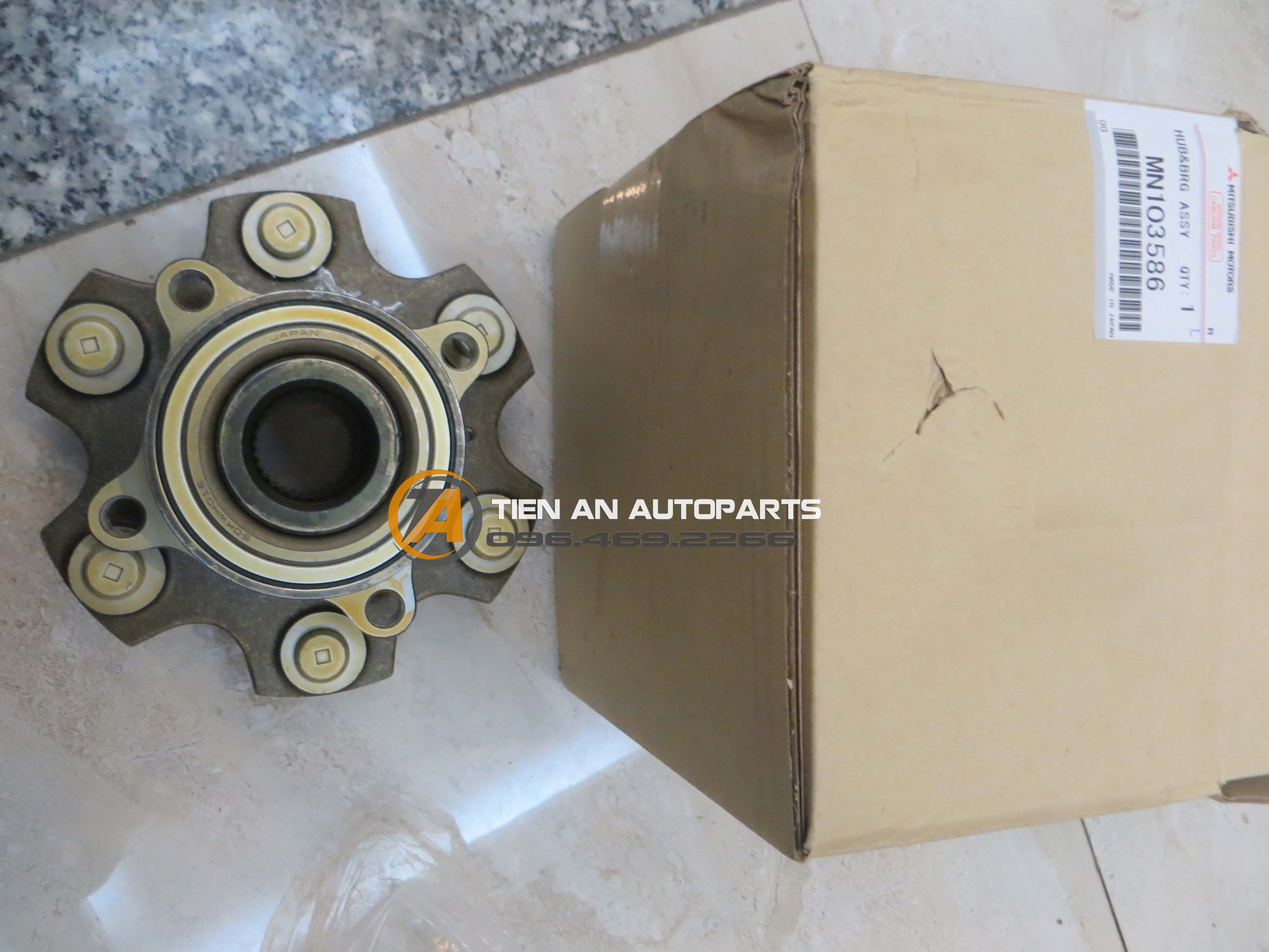 Bi may ơ sau Mitsubishi  Pajero  (V73) - MR418068, MN103586