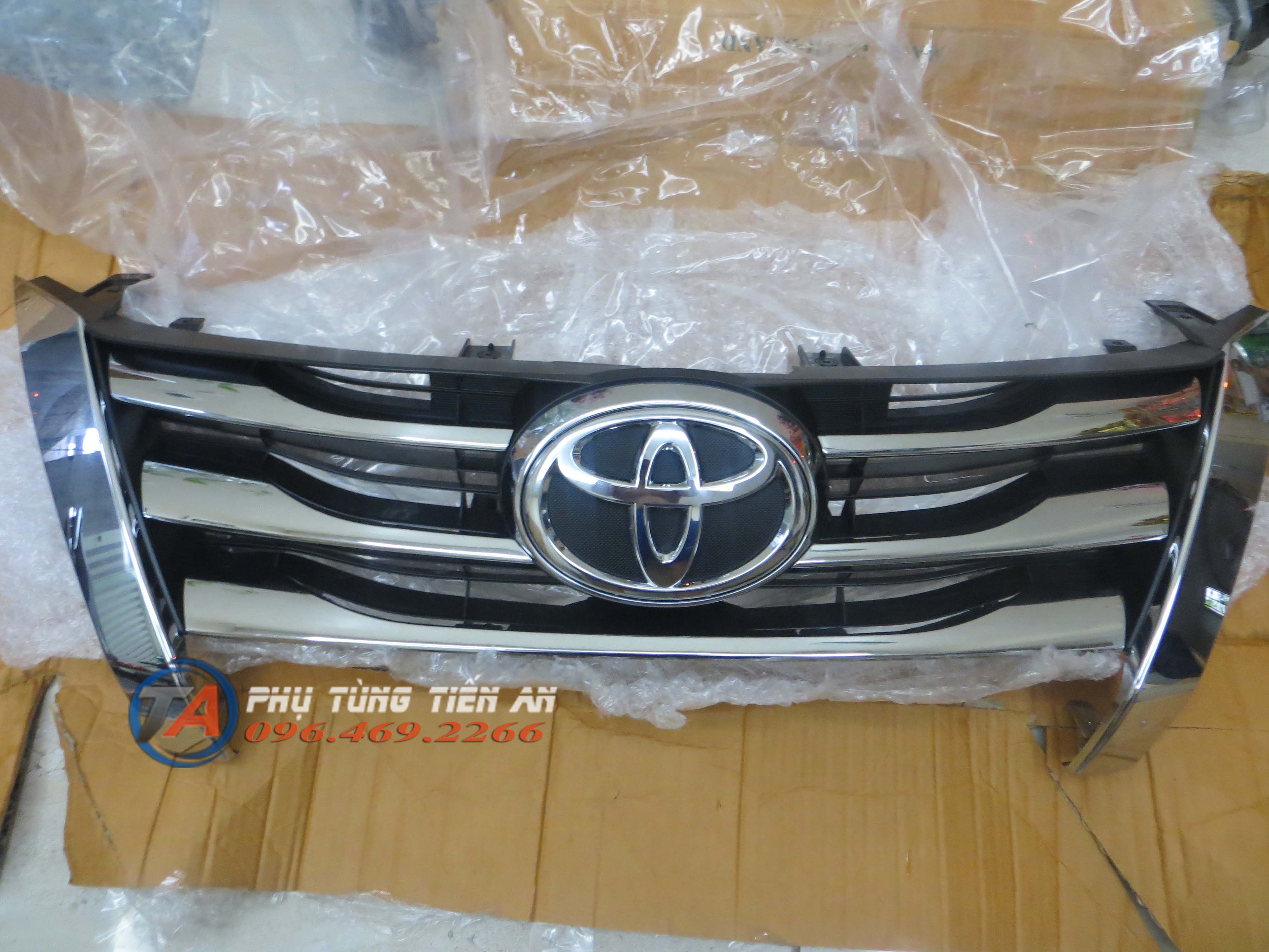 Mặt Ca lăng Fortuner 2017-2018 - 531000KD00