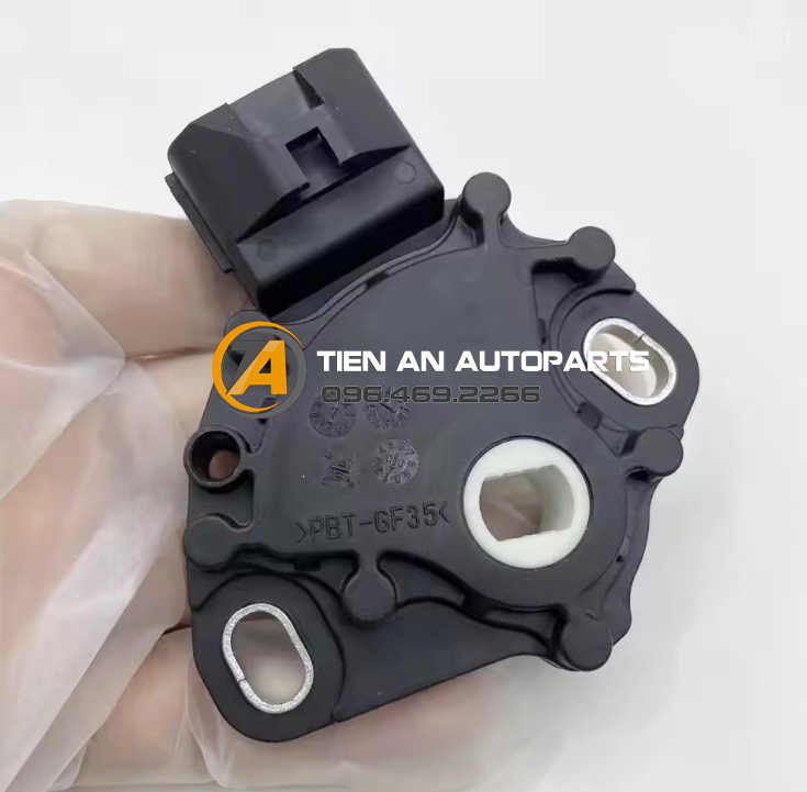 Công Tắc Đi Số Nissan Sunny (Rẽ Quạt Hộp Số) – 31918-3MX0A