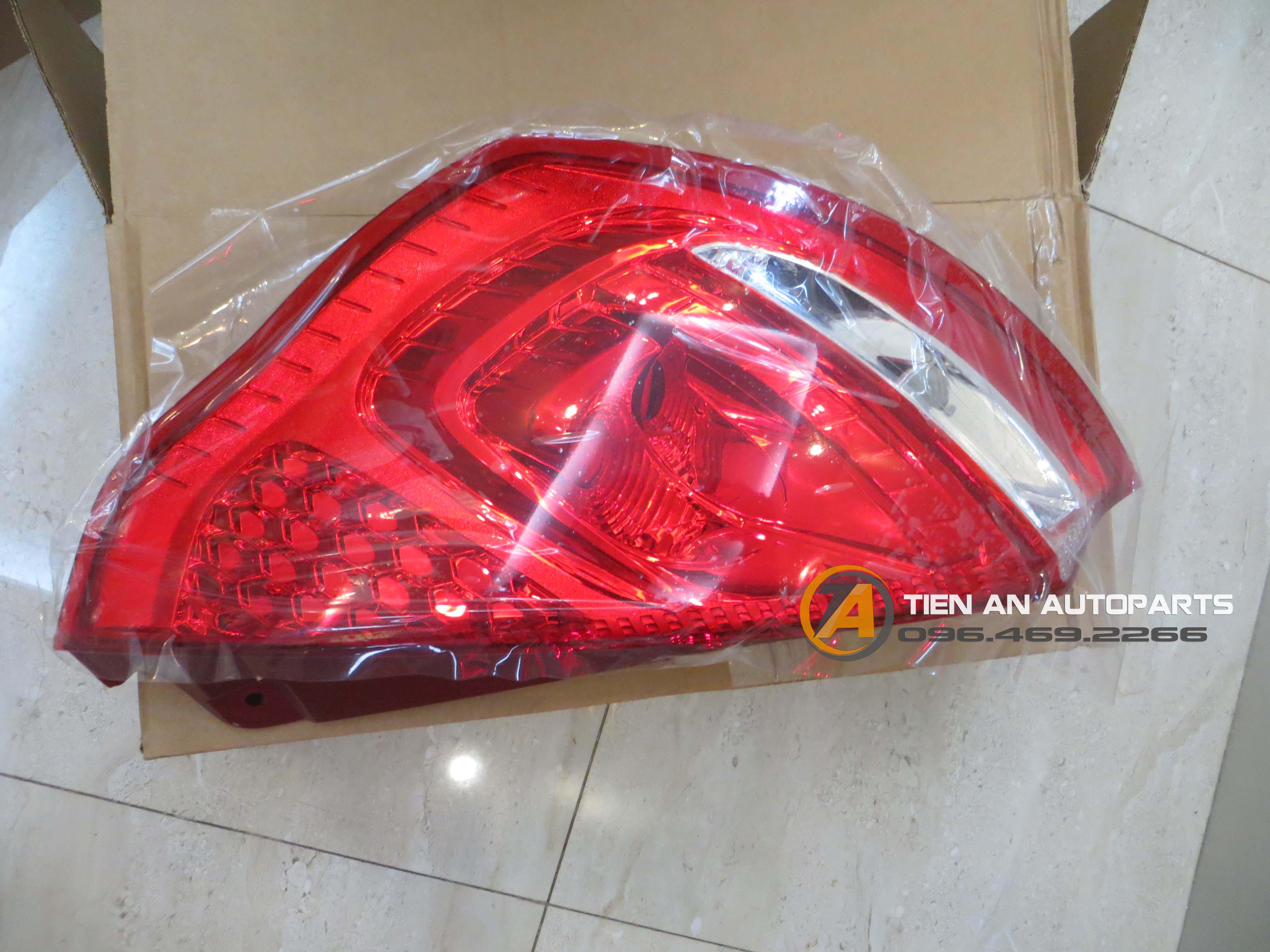 Đèn hậu Ford Fiesta 2011 - DK5251160, DK5251150