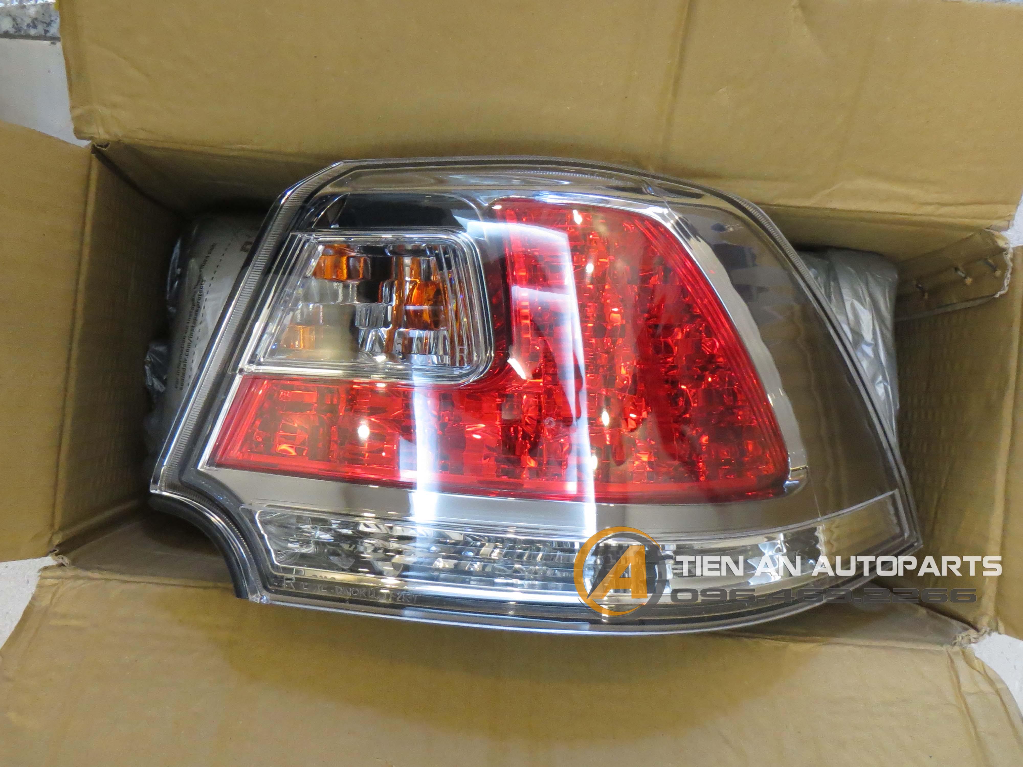 Đèn hậu Mitsubishi Lancer  Fortis 2010 - MN205064