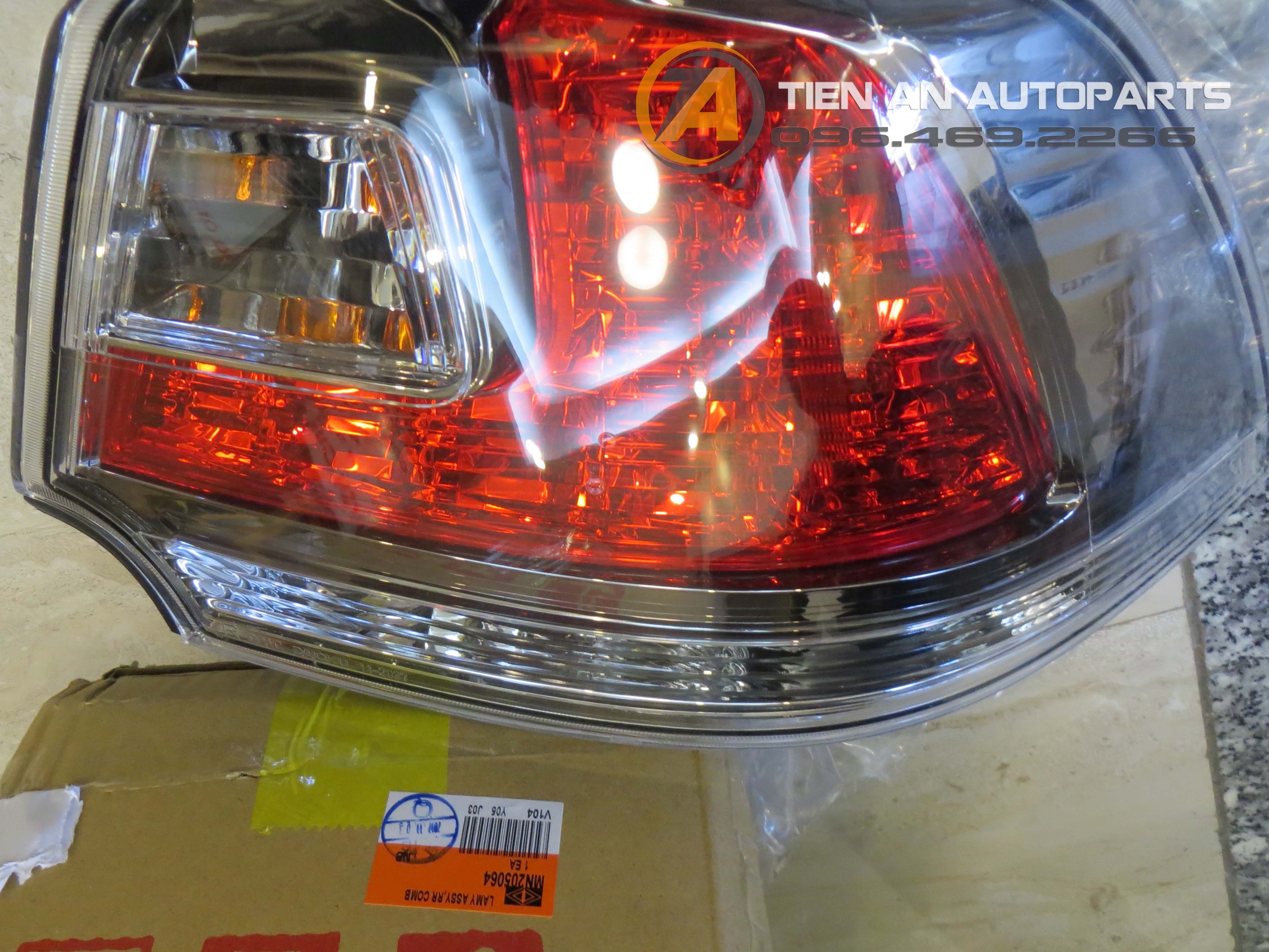 Đèn hậu Mitsubishi Lancer  Fortis 2010 - MN205064