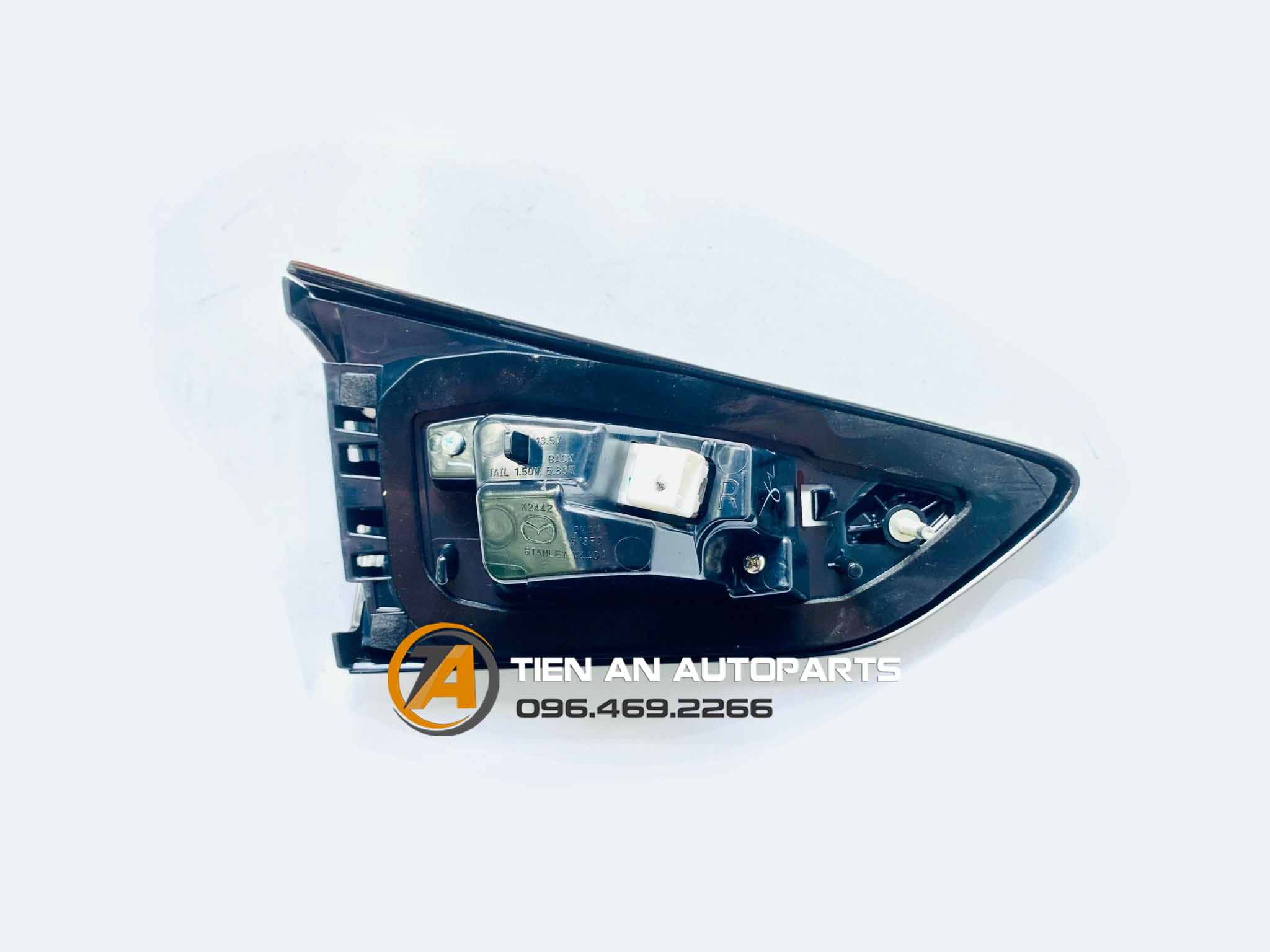Đèn hậu trong Mazda CX3 2021 DM4N513F0A, DM4N513G0A | Phụ tùng ô tô Tiến An - 0964692266