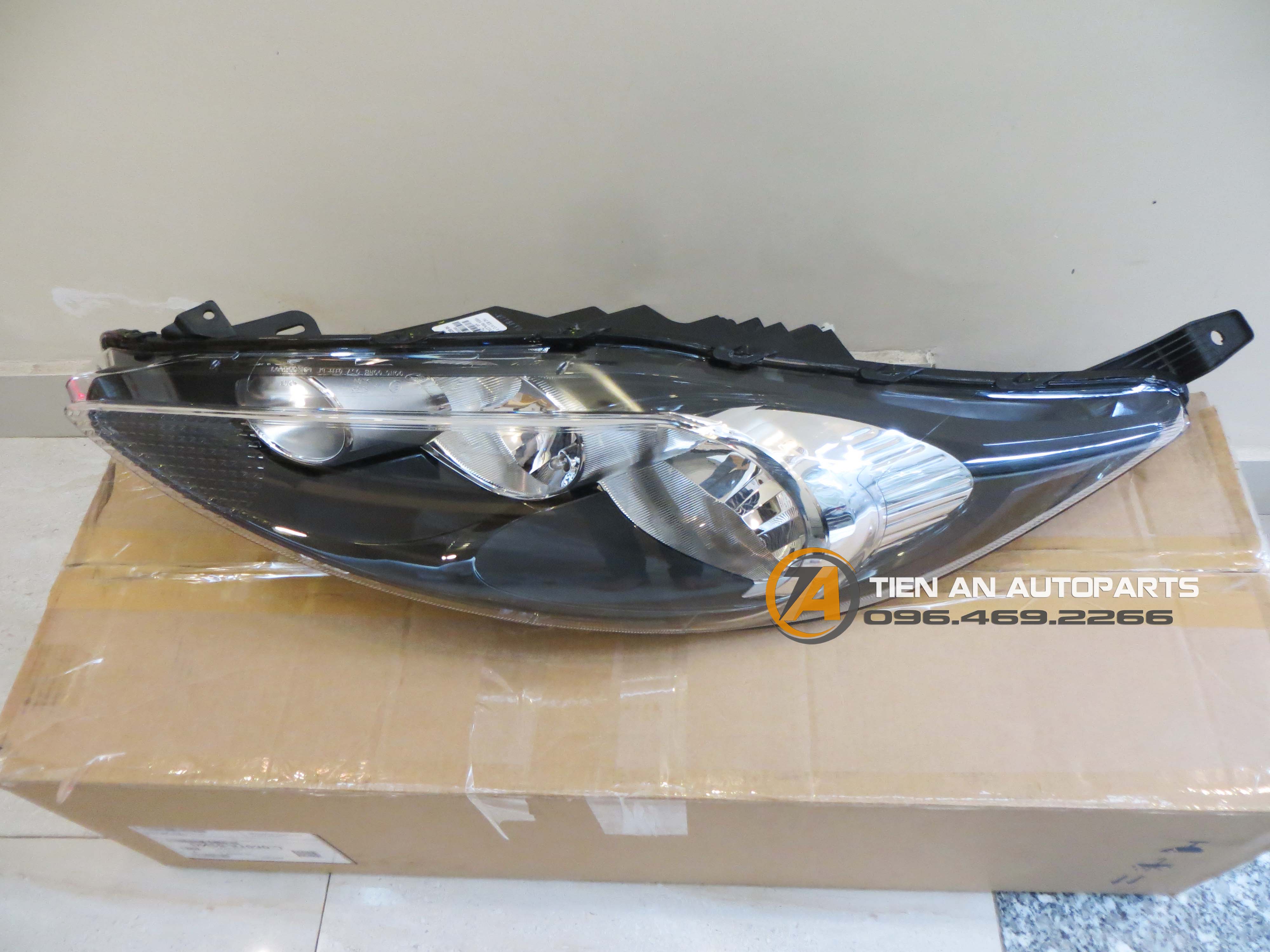 Đèn pha Ford Fiesta (2011 - 2013) - DN2851040E