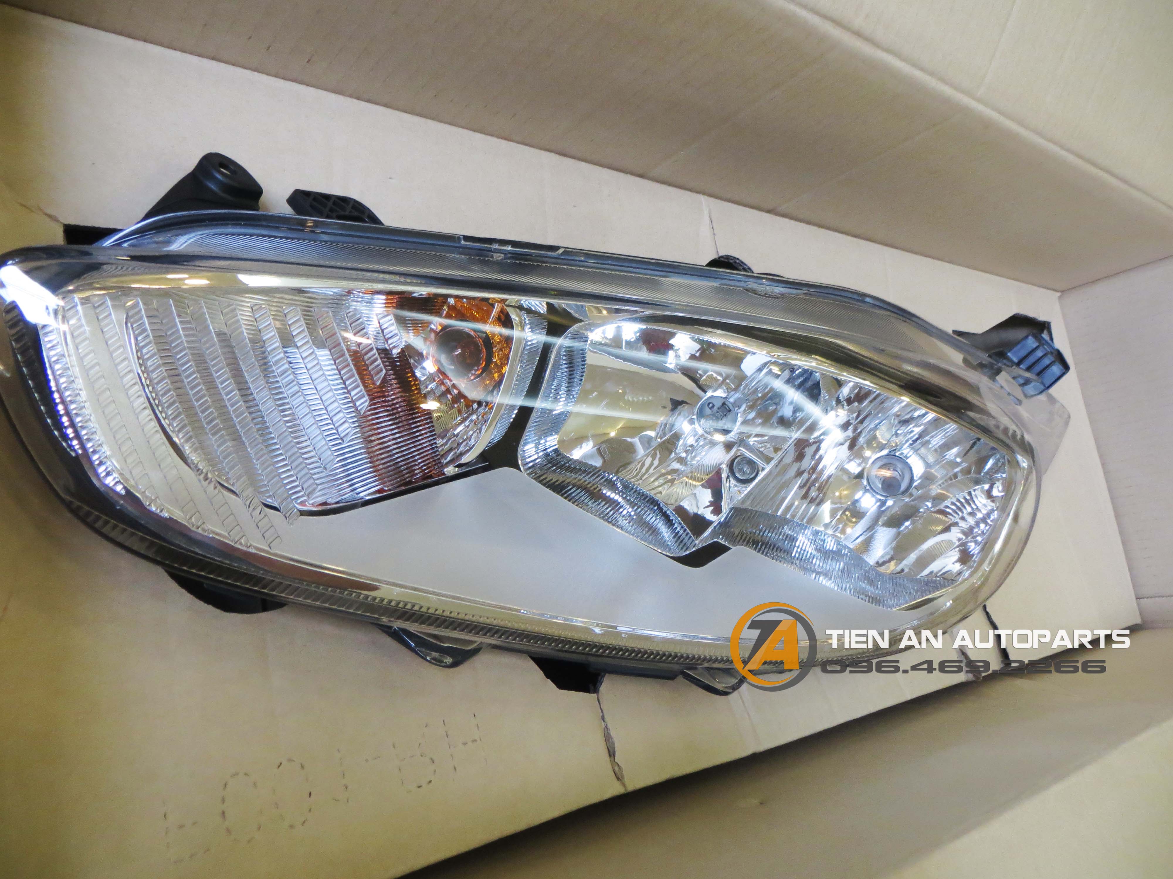 Đèn pha Ford Fiesta (2011 - 2013) - DN2851040E