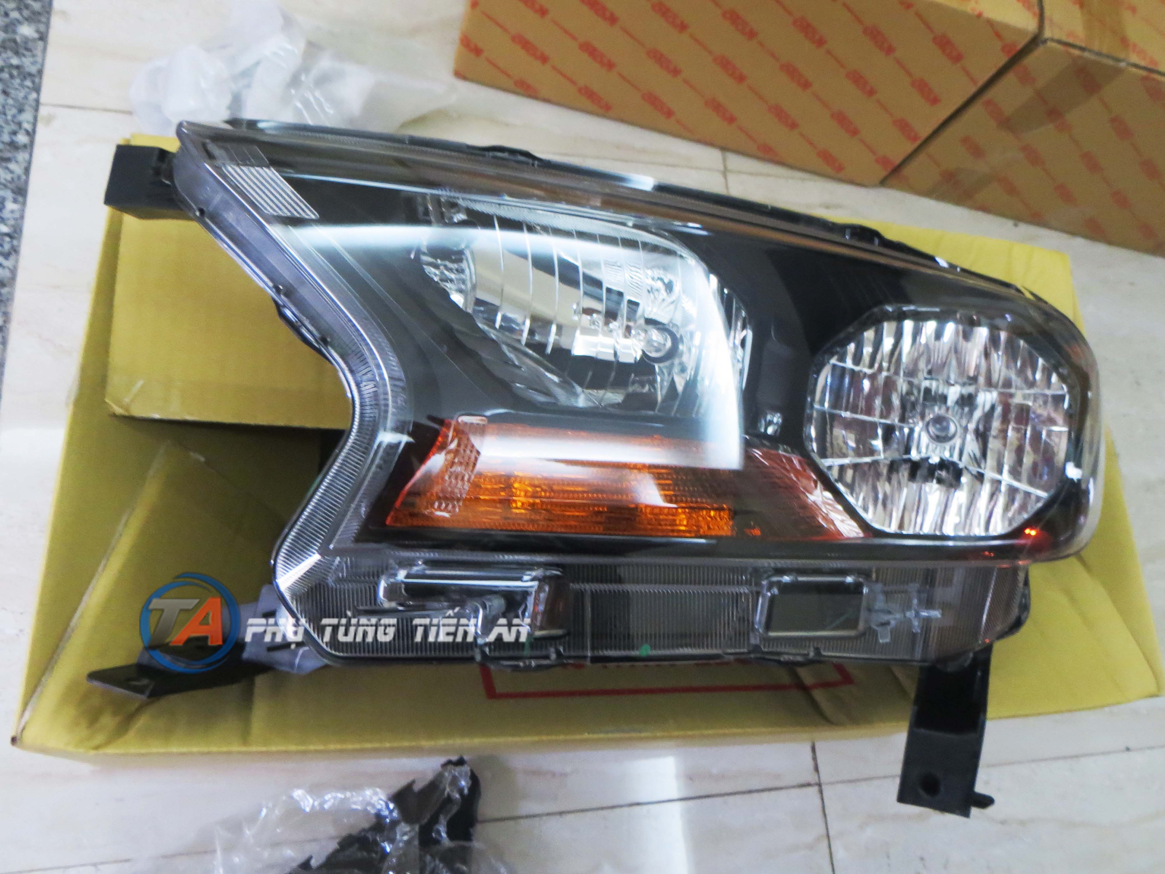 Đèn pha Ford Ranger XLS 2014(2018) - EB3Z13008EP, EB3Z13008EE