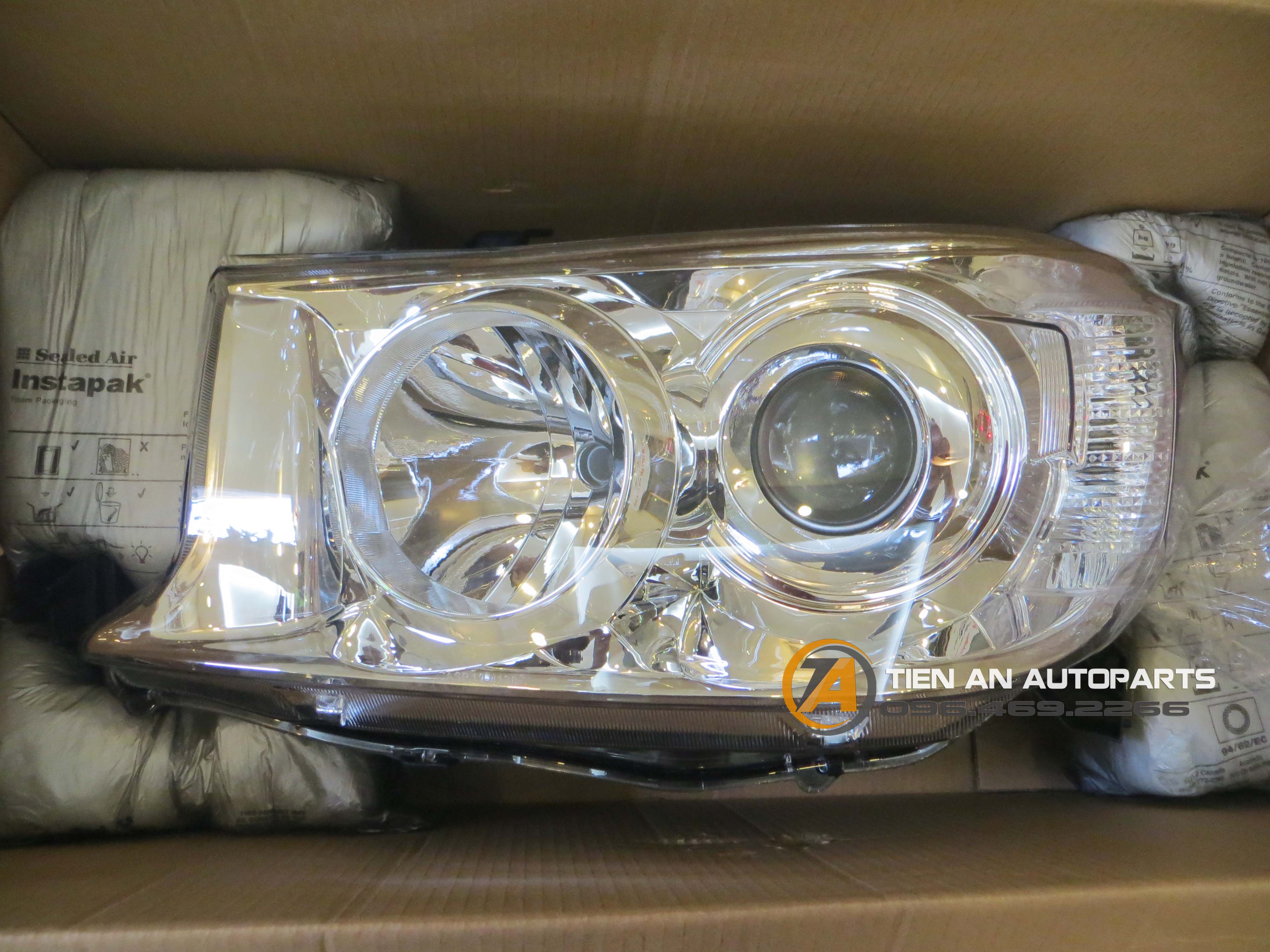 Đèn Pha Fortuner 2009 - 811300K270, 811700K270
