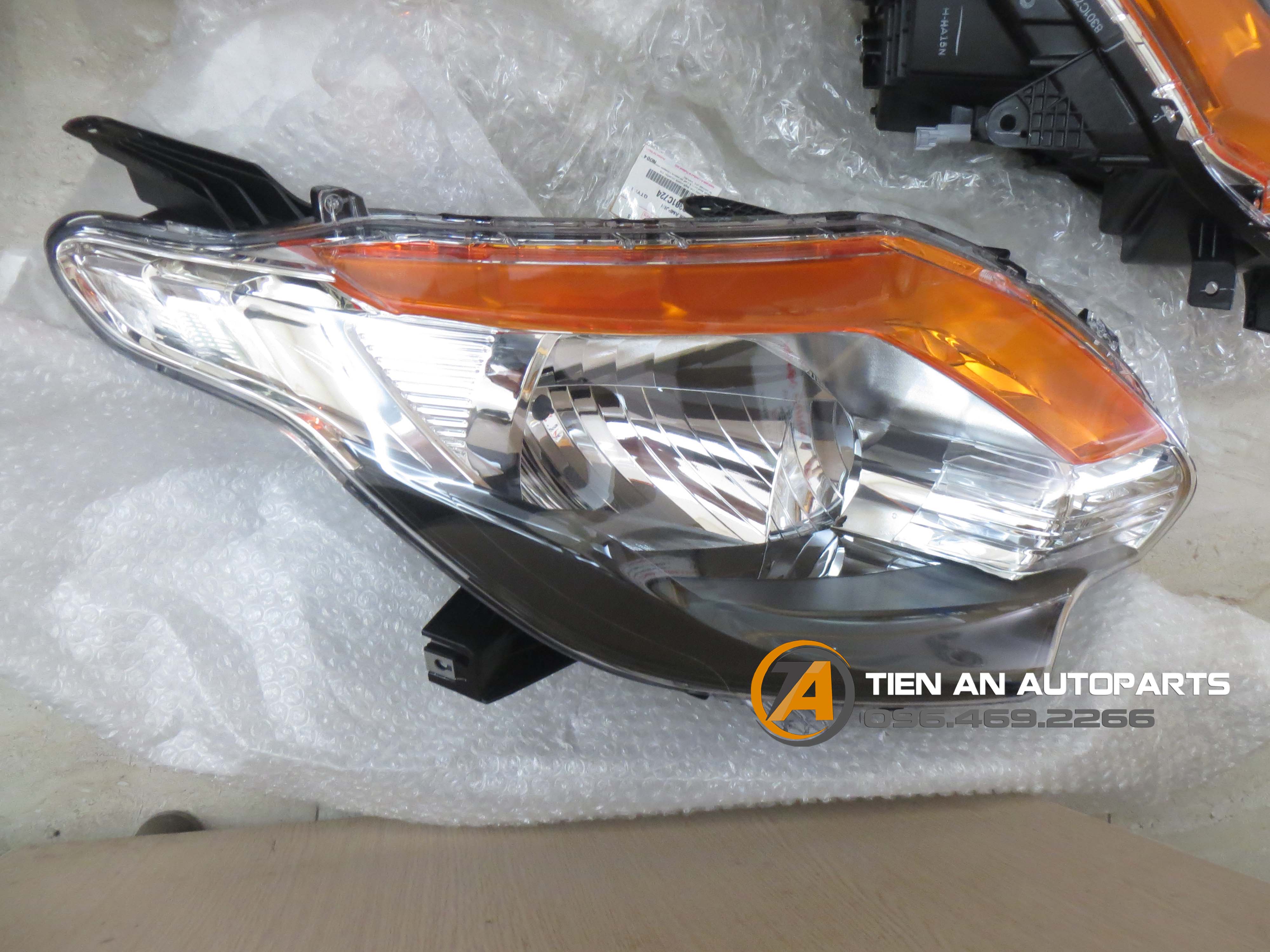 Đèn pha Mitsubishi Triton (2015-2018) - 8301C732, 8301C732