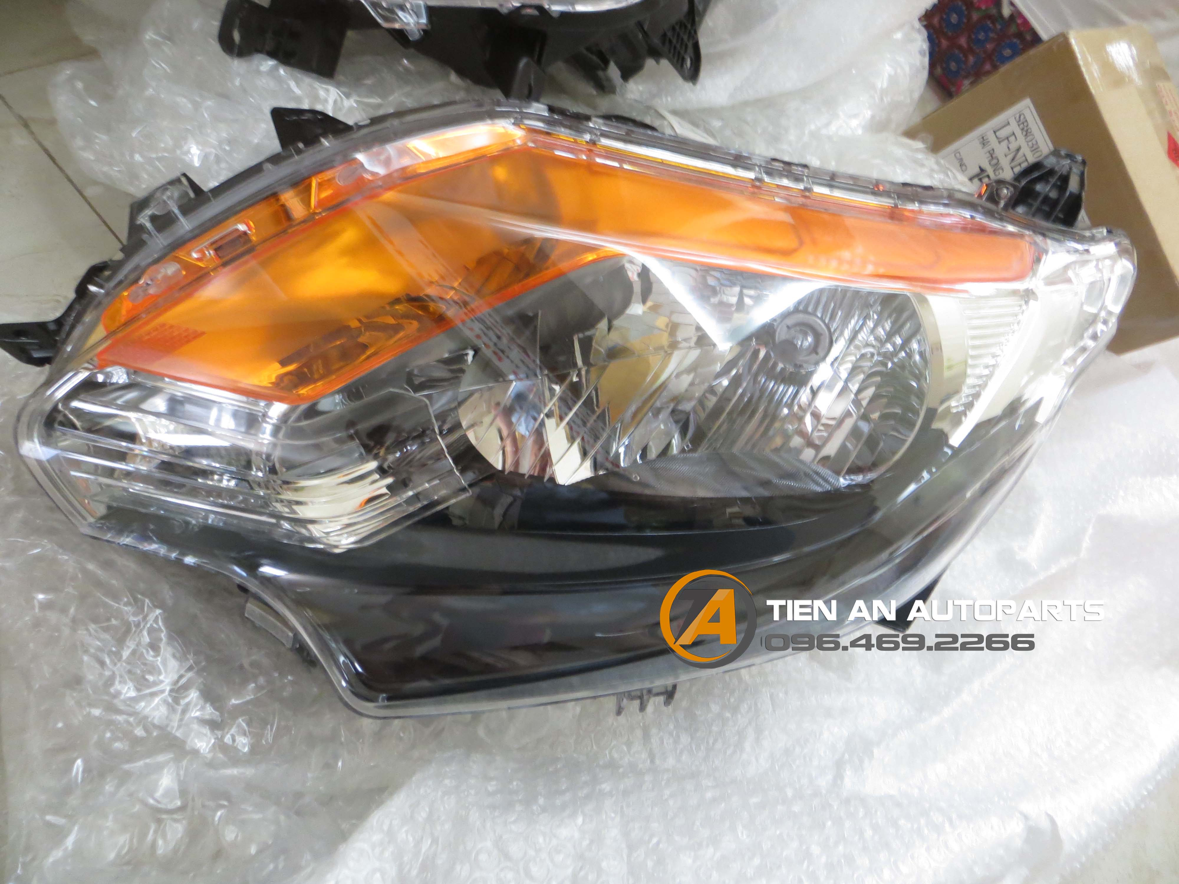 Đèn pha xe Mitsubishi Triton (2015-2018)-8301C732, 8301C733