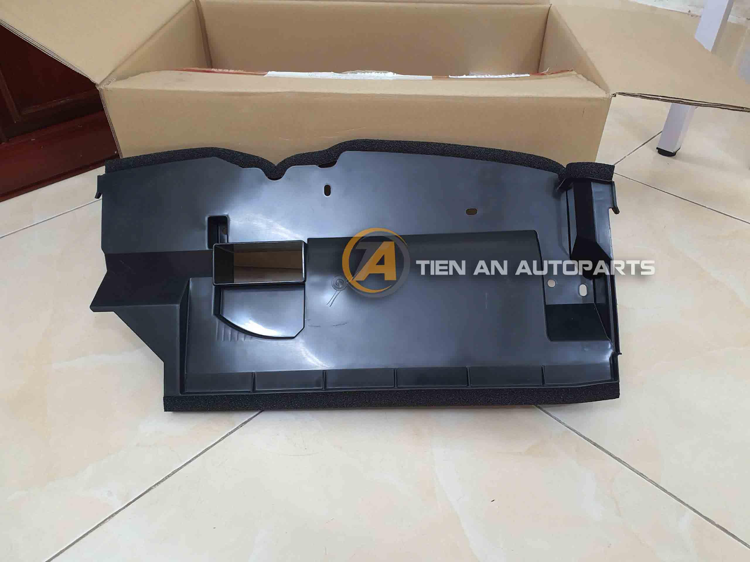 Hướng Gió Trên Két Nước Nissan Almera 2021–2024 – Mã 921825EK0A | Phụ Tùng Ô Tô Tiến An