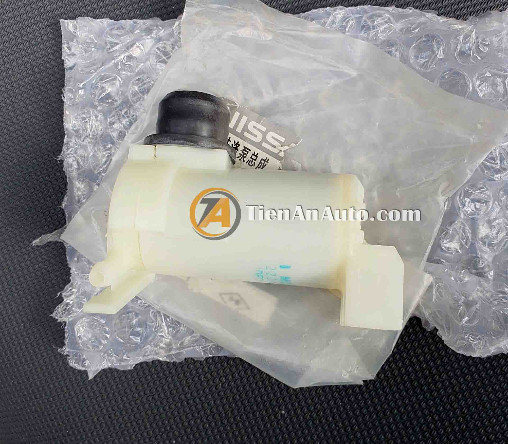 Mô Tơ Bơm Nước Rửa Kính Nissan Navara 2006–2014 – Mã 28920-50Y00 | Phụ Tùng Ô Tô Tiến An