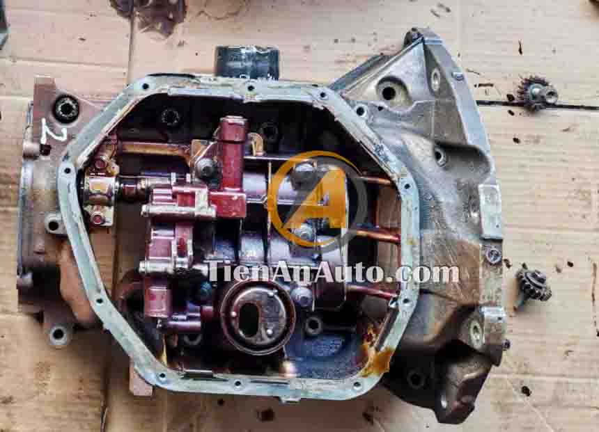 Thớt Dưới Động Cơ (Bơm đối trọng)  Nissan Teana 2.0 – Mã 11110-EN20C | Phụ Tùng Ô Tô Tiến An