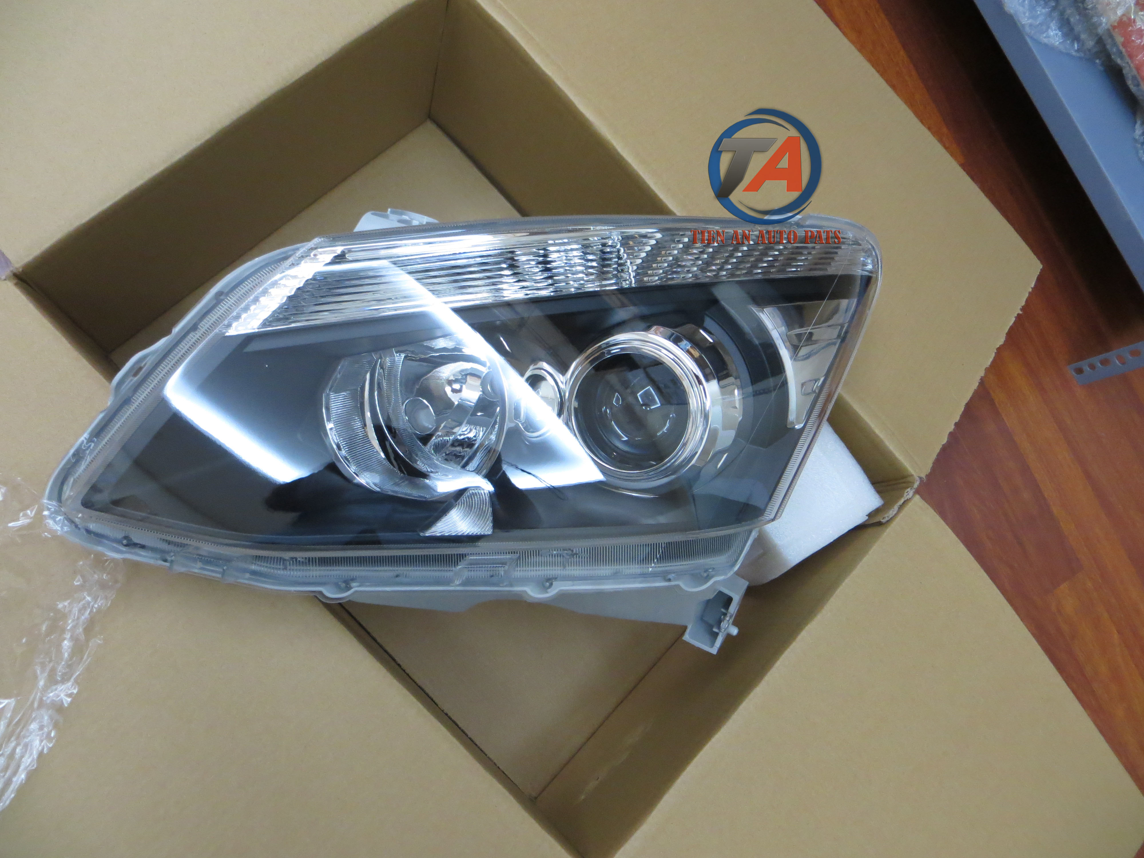 Đèn pha Isuzu Dmax (2012- 2018) | Phụ tùng ô tô Tiến An - 0964692266