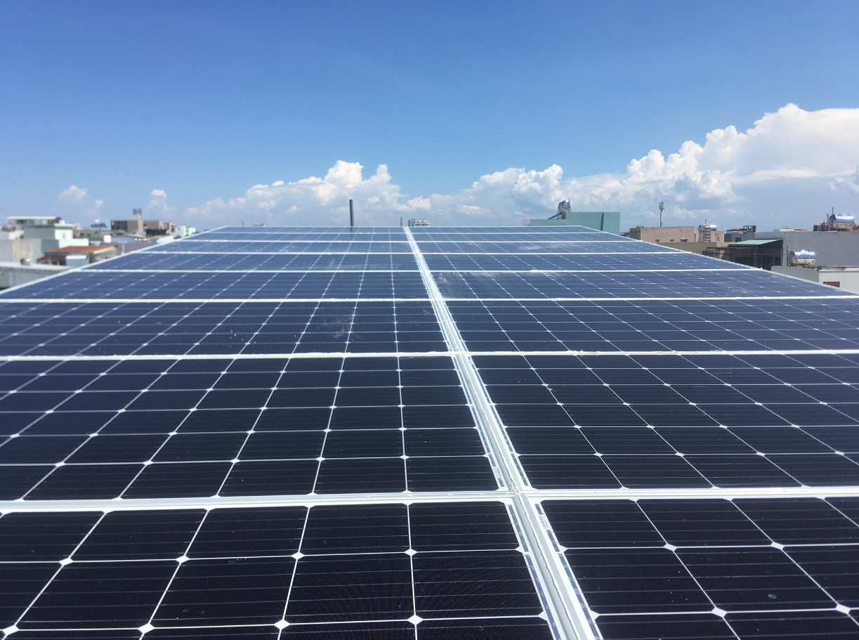 Ban hành cơ chế, chính sách phát triển điện mặt trời mái nhà (tự sản xuất, tự tiêu thụ)