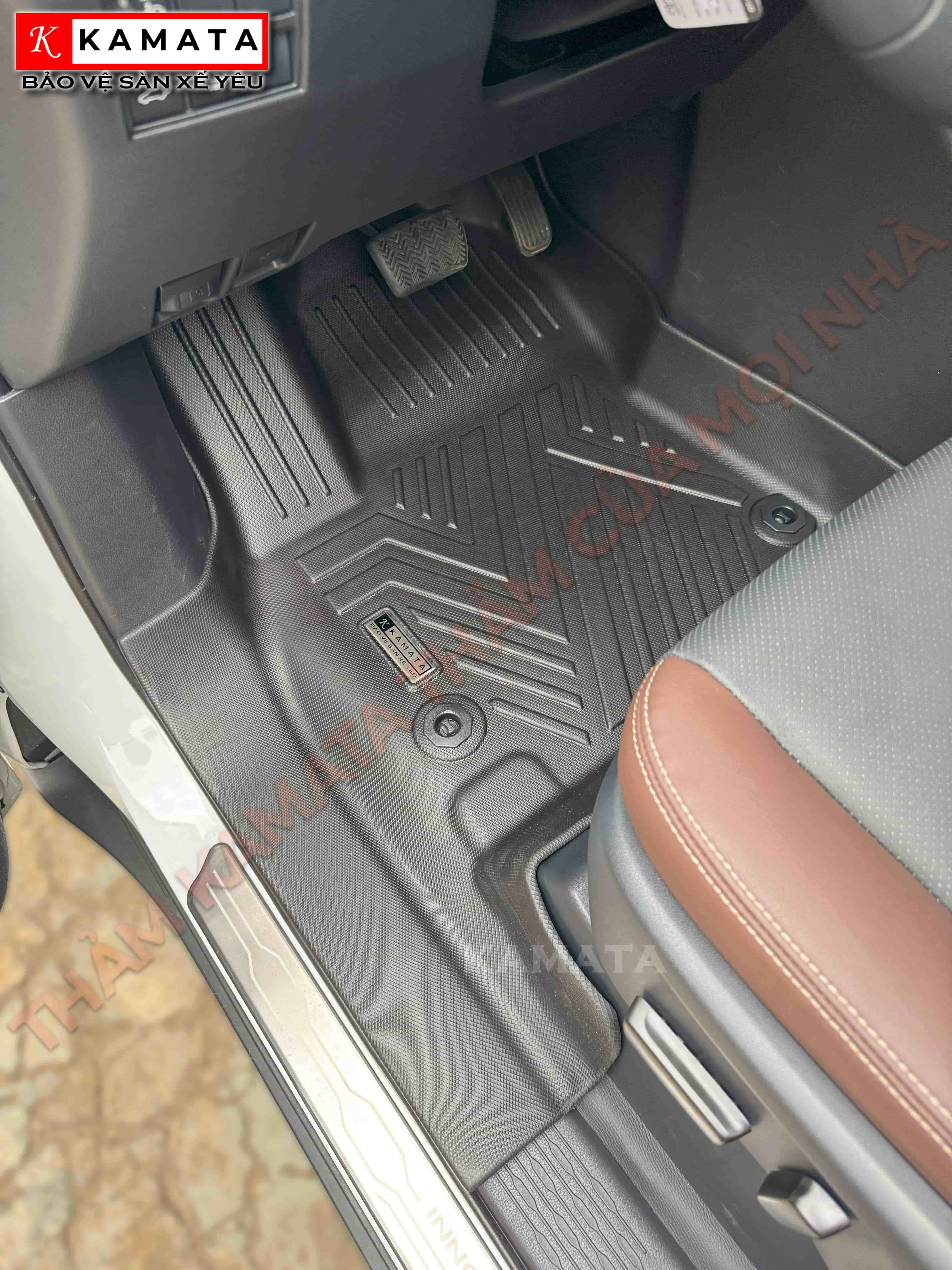 Thảm lót sàn ô tô Toyota Innova cross 2023-2024 khuôn đúc TPV (1 bộ 4 tấm)
