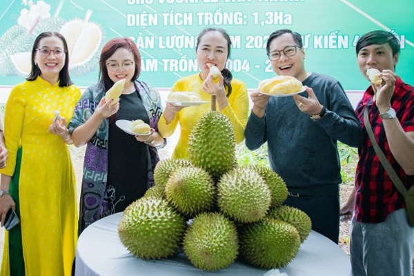 KRÔNG PẮC MỜI DU KHÁCH THƯỞNG THỨC MIỄN PHÍ SẦU RIÊNG