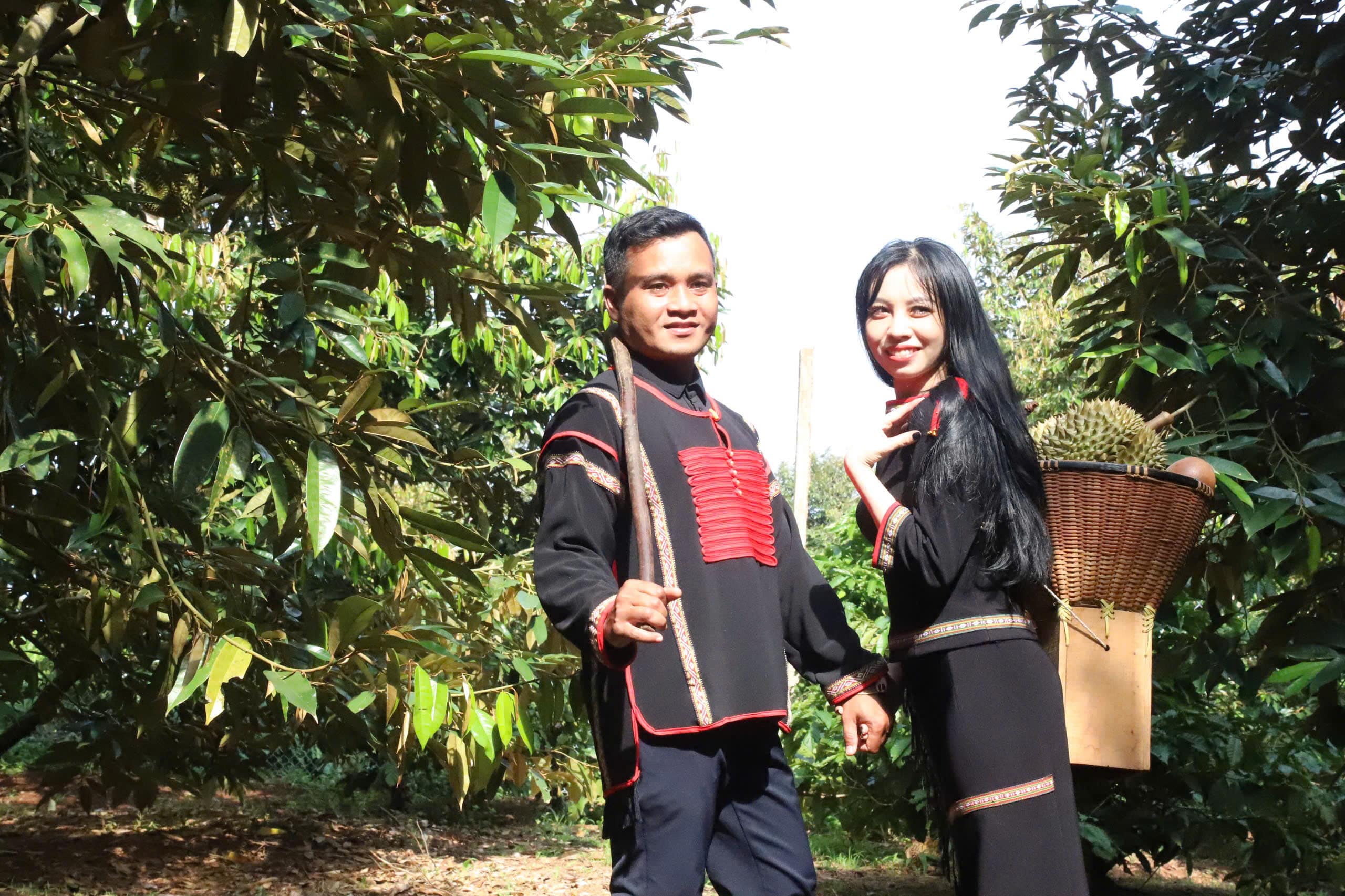 Người Krông Pắc bên vườn Sầu Riêng