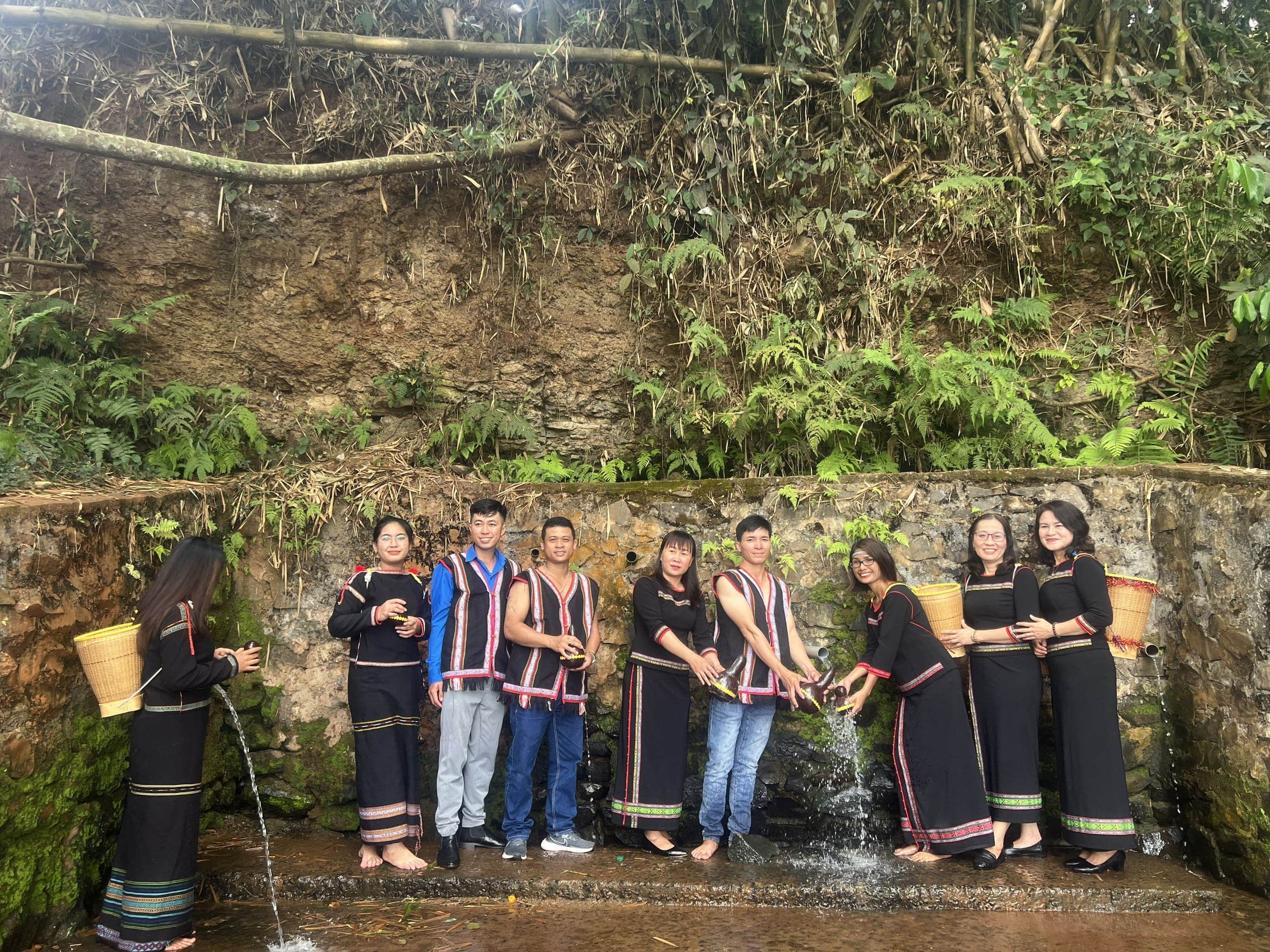 Nét đẹp dân tộc bên thác Drai Dăng