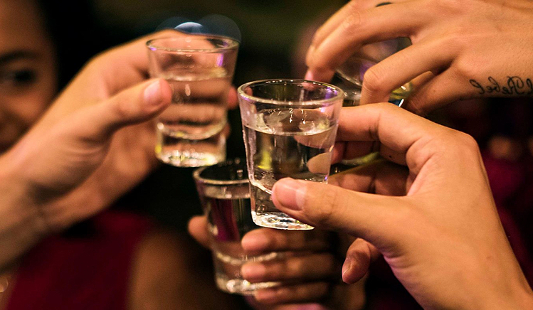 Bơi lội có giúp giải rượu bia?