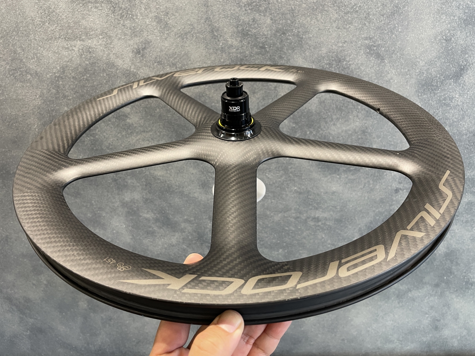 Vành xe đạp Silverock 20'(451) SR-WD5-01D, 5 đao, thắng đĩa Centerlock, hub 4 chó XDR, QR 100/135, chất liệu Carbon